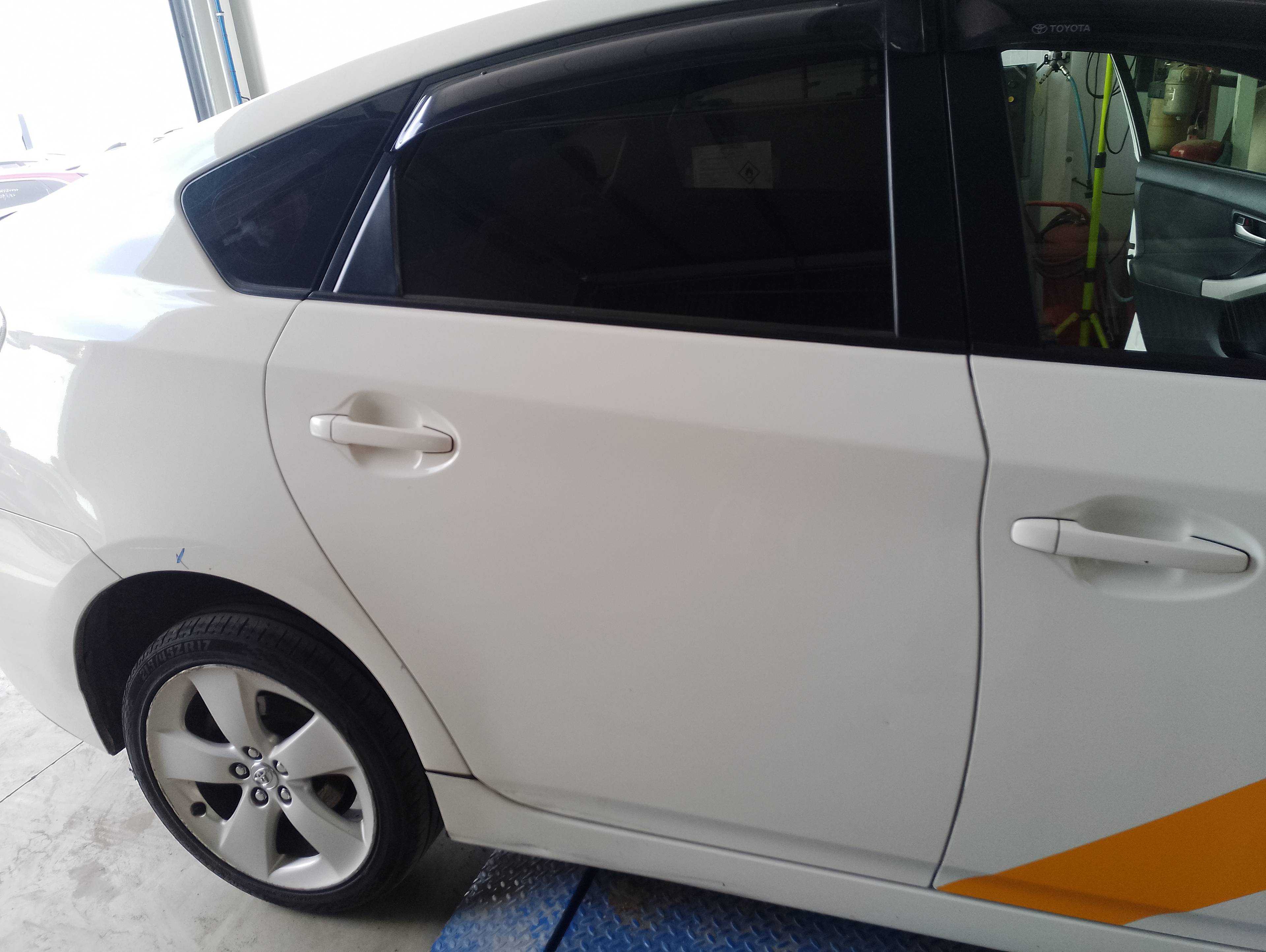 Recambio de puerta trasera derecha para toyota prius (nhw30) plug-in hybrid advance referencia OEM IAM   