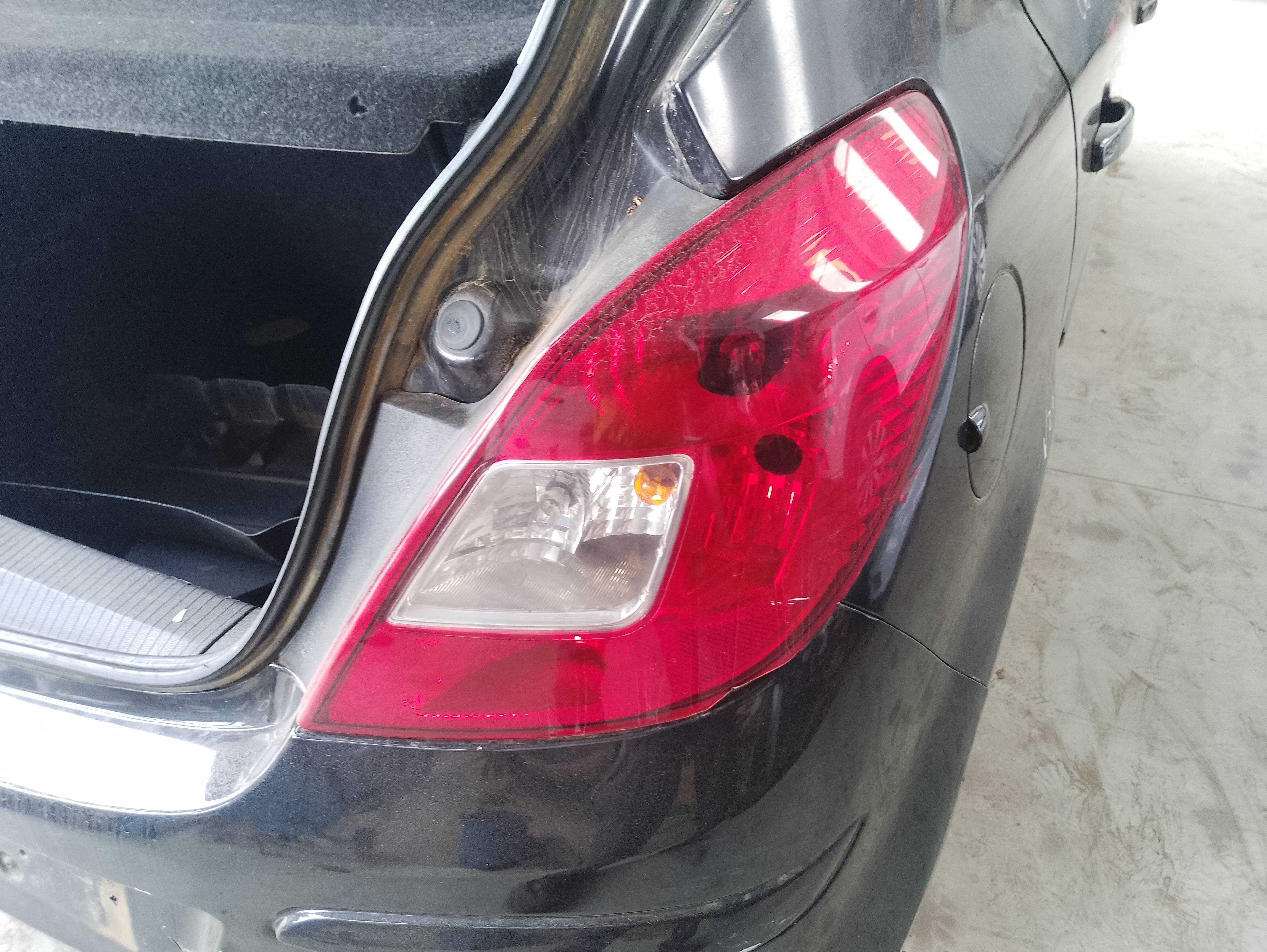 Recambio de piloto trasero derecho para opel corsa d cosmo referencia OEM IAM   
