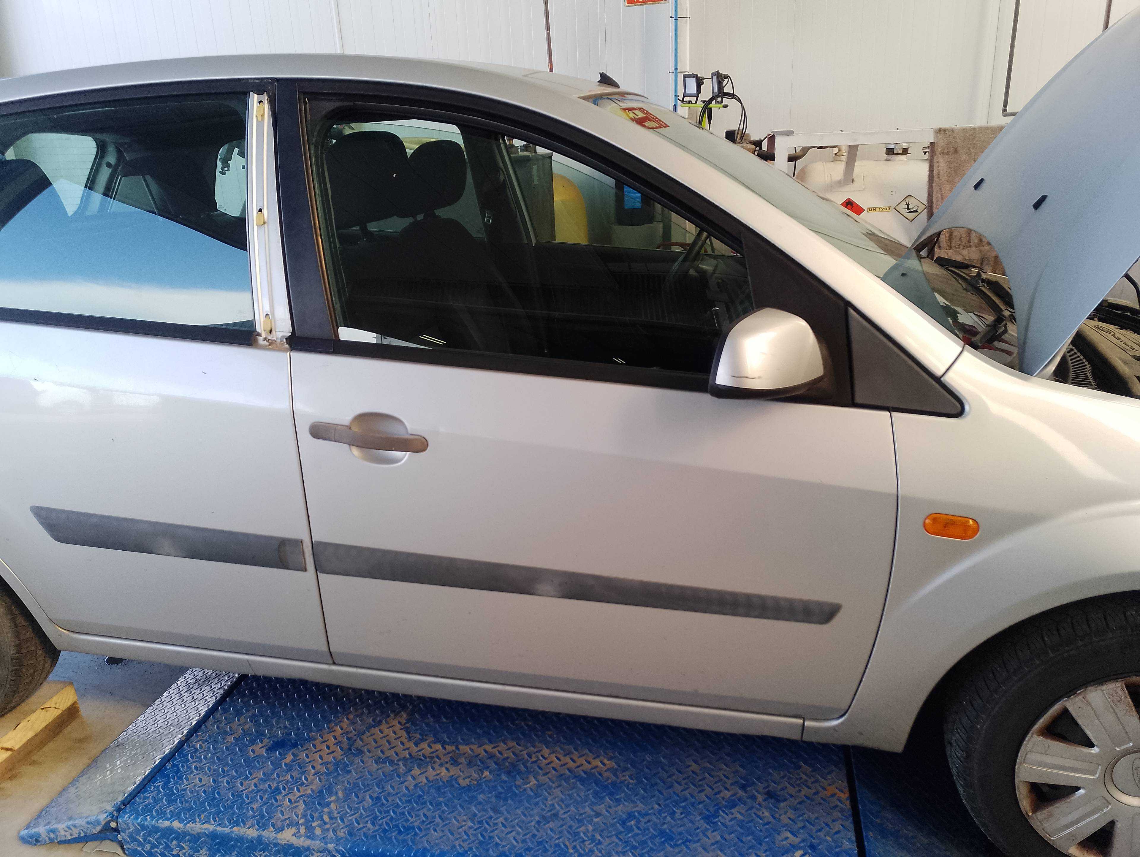 Recambio de puerta delantera derecha para ford fiesta (cbk) ambiente referencia OEM IAM   