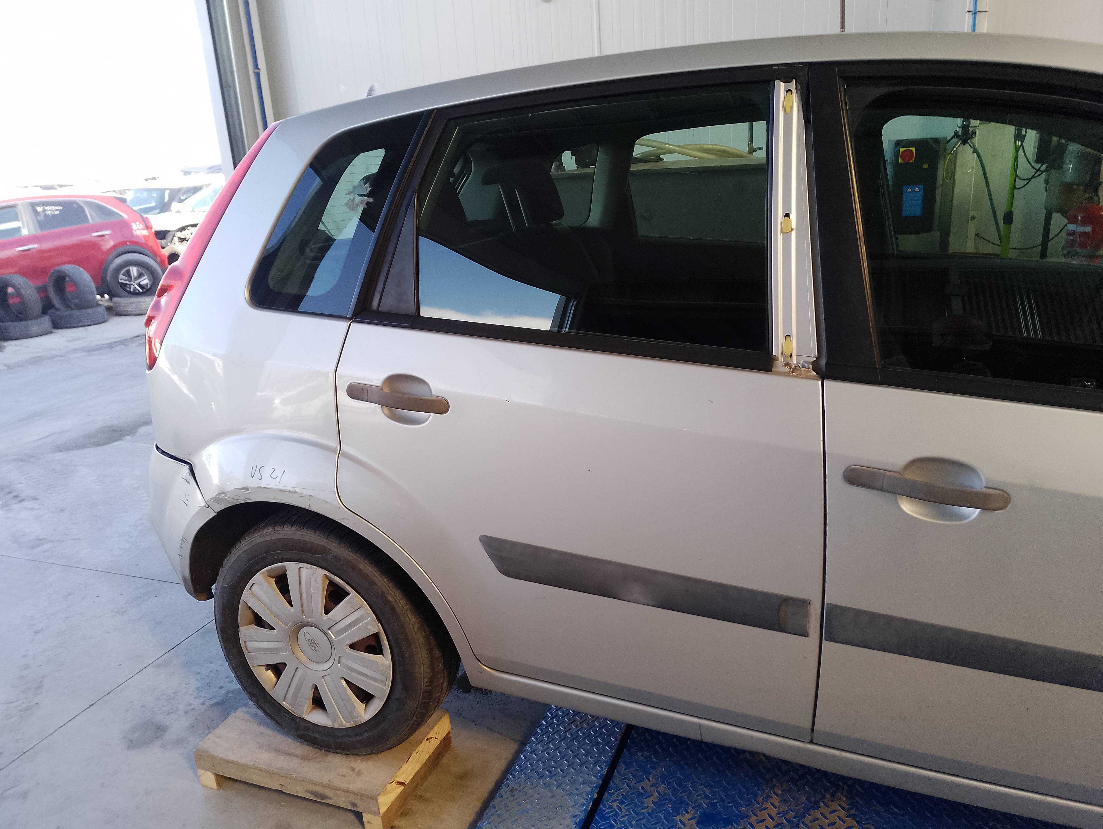 Recambio de puerta trasera derecha para ford fiesta (cbk) ambiente referencia OEM IAM   