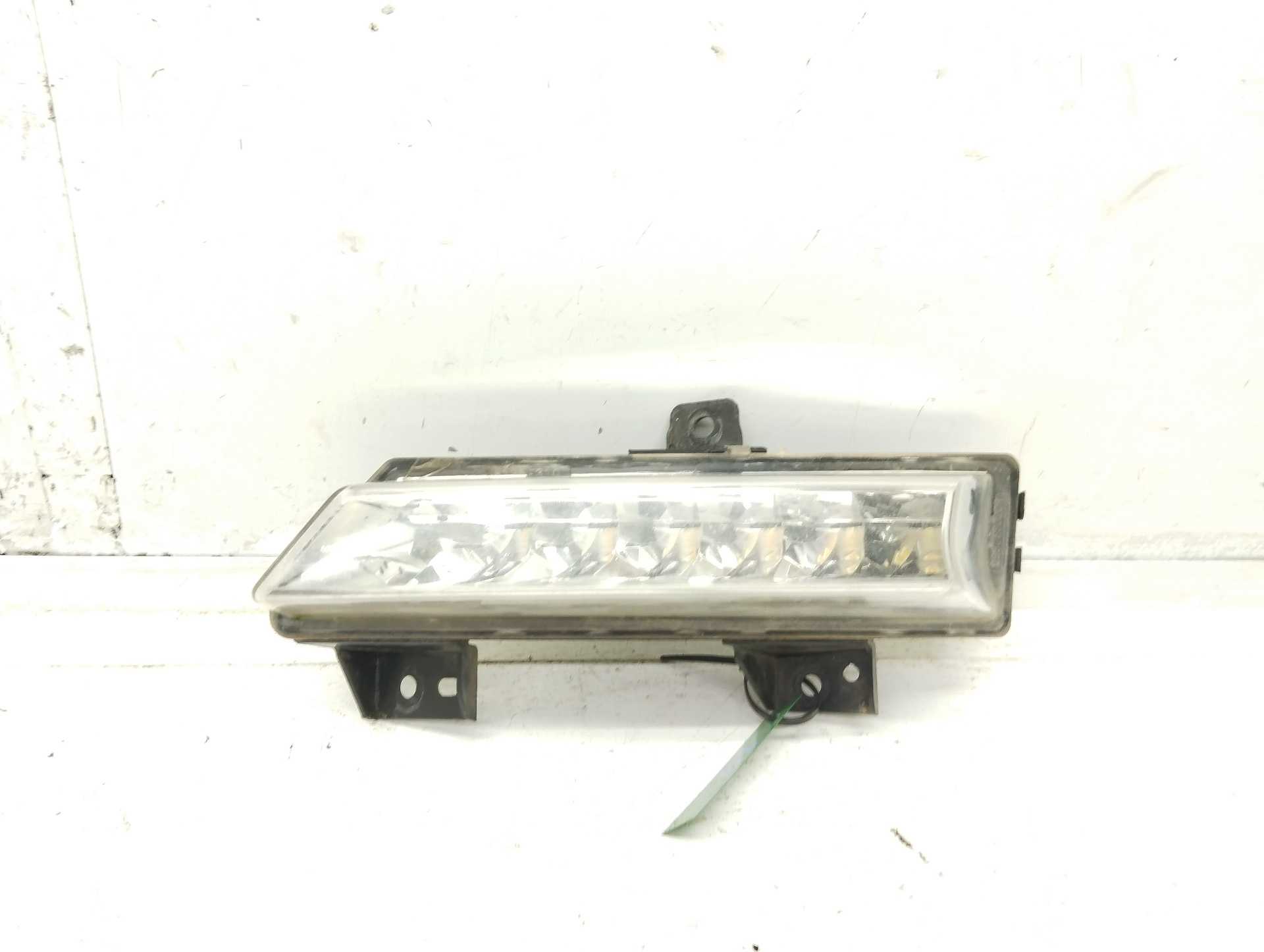Recambio de piloto delantero izquierdo para renault megane iii sport tourer dynamique referencia OEM IAM S135310  