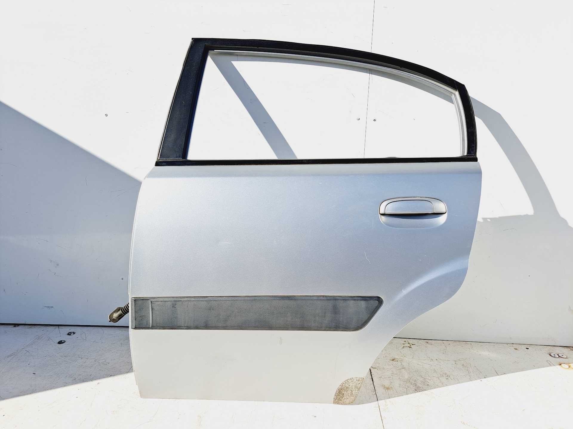 Recambio de puerta trasera izquierda para kia rio 1.5 crdi active referencia OEM IAM   