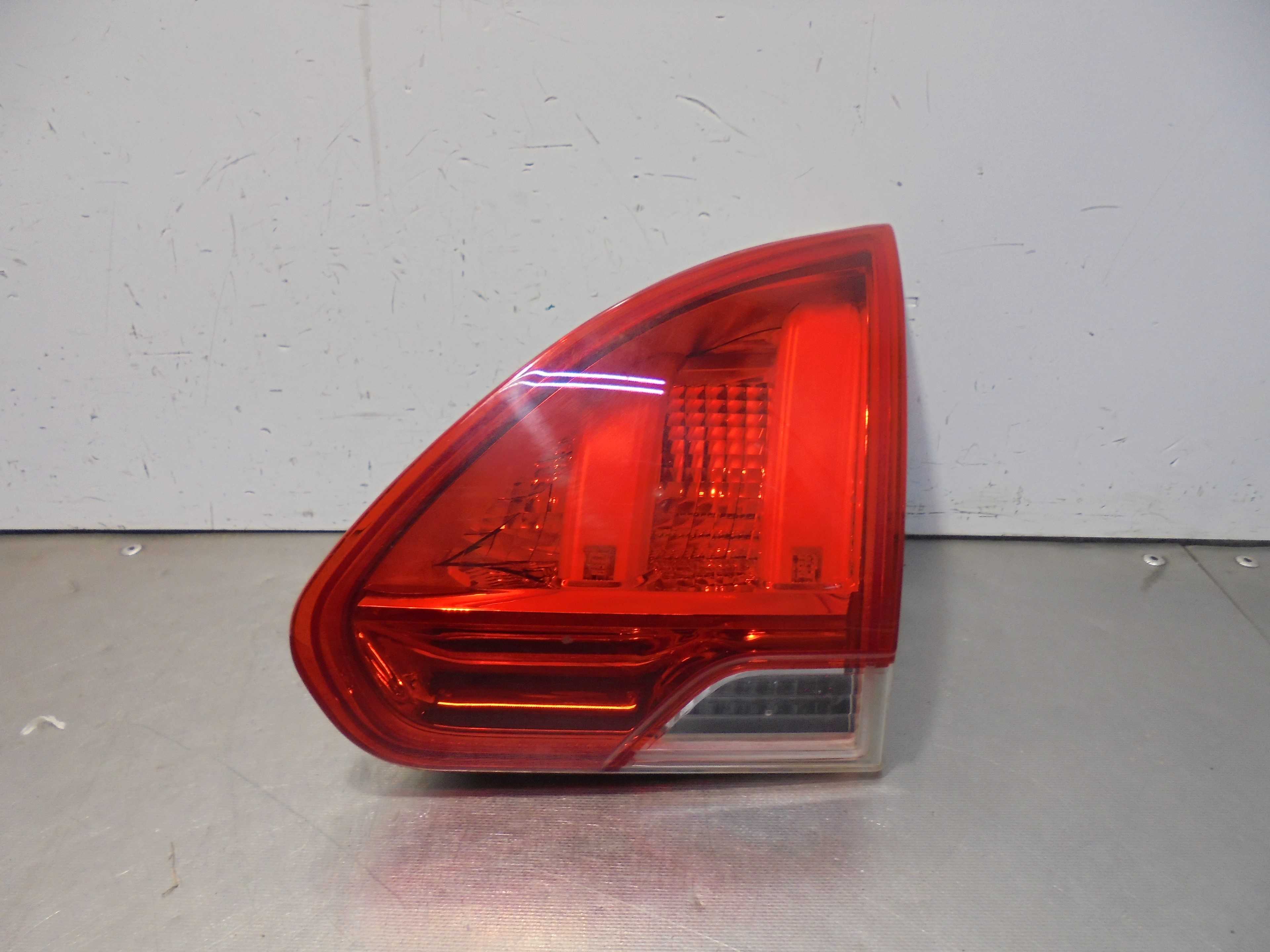 Recambio de piloto porton trasero derecho para peugeot 2008 (--.2013) active referencia OEM IAM 9678074580  