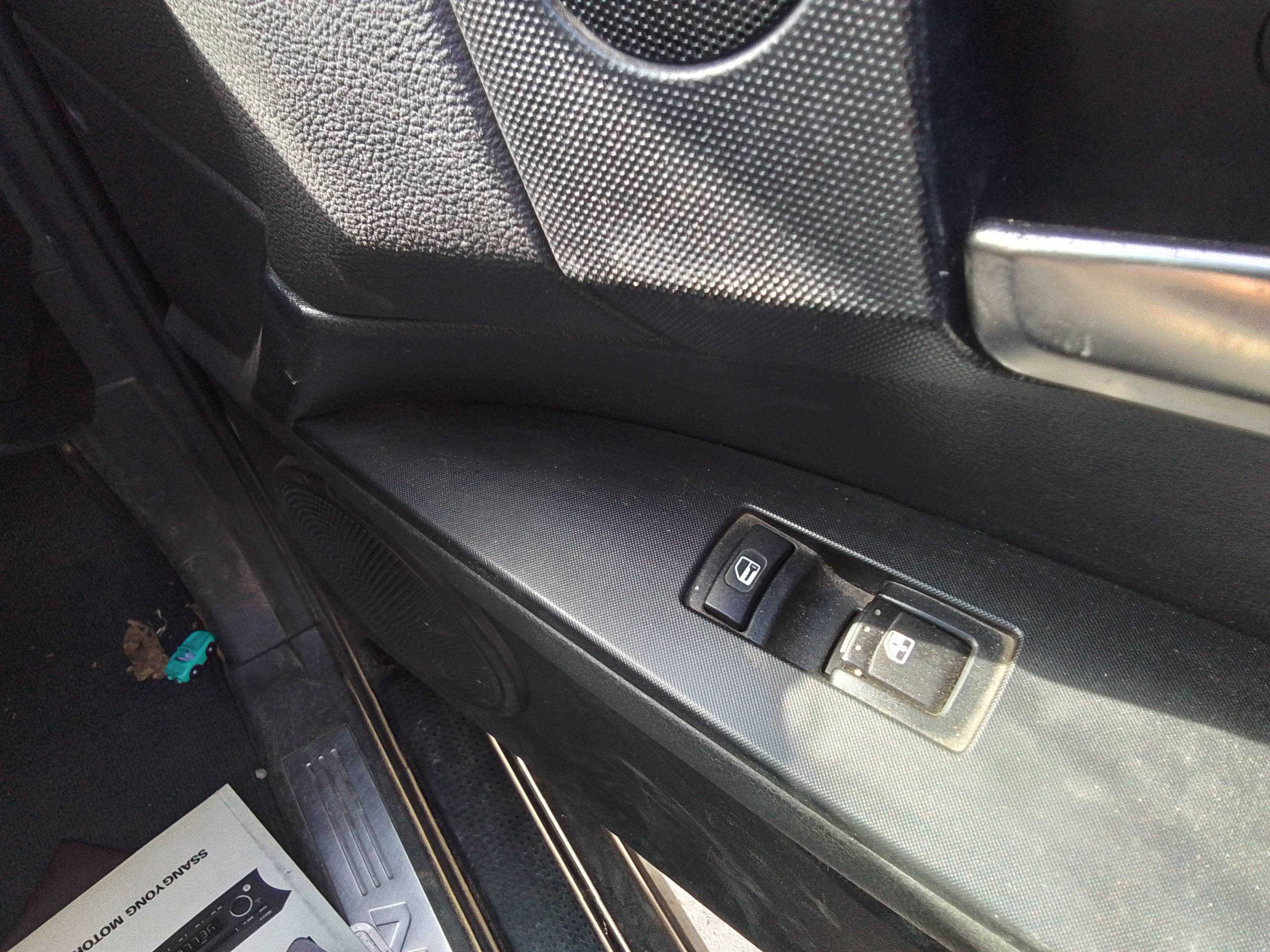 Recambio de mando elevalunas delantero derecho para ssangyong kyron 2.0 referencia OEM IAM   
