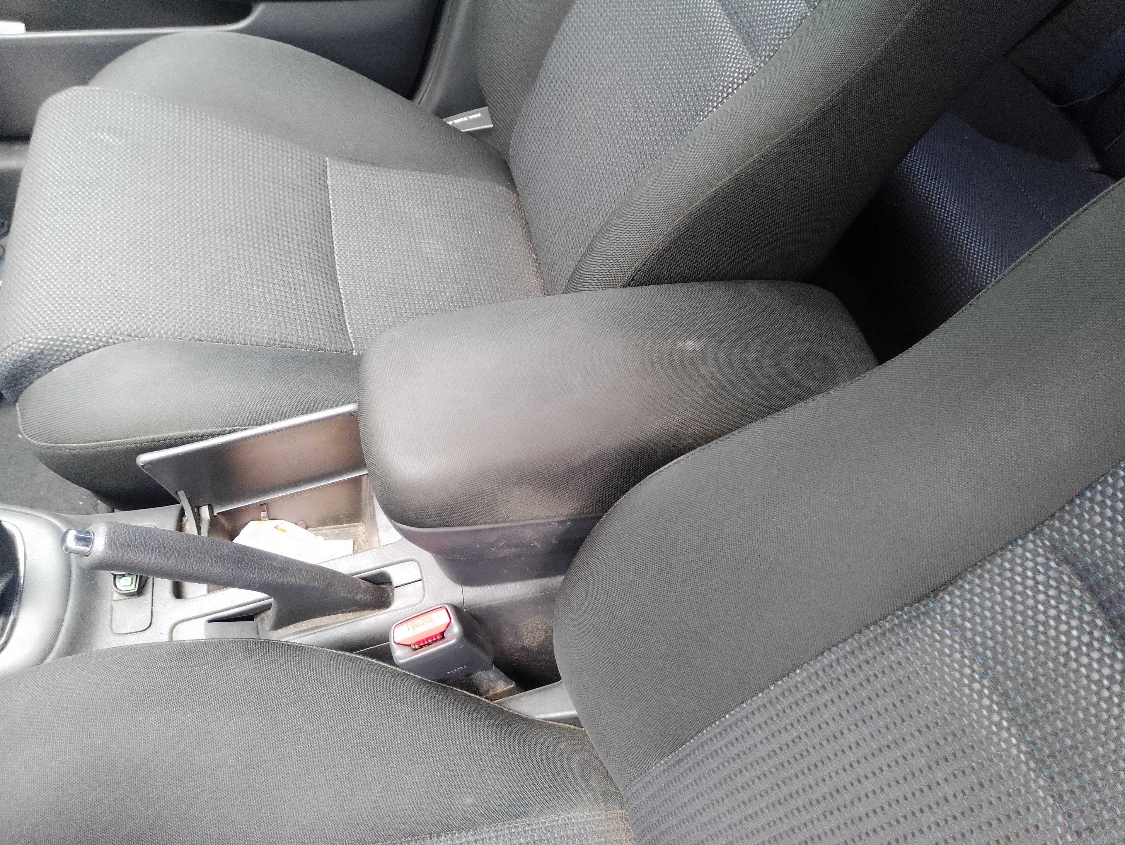 Recambio de apoyabrazos central para toyota avensis berlina (t25) 2.0 d4-d executive berlina (5-ptas.) referencia OEM IAM   