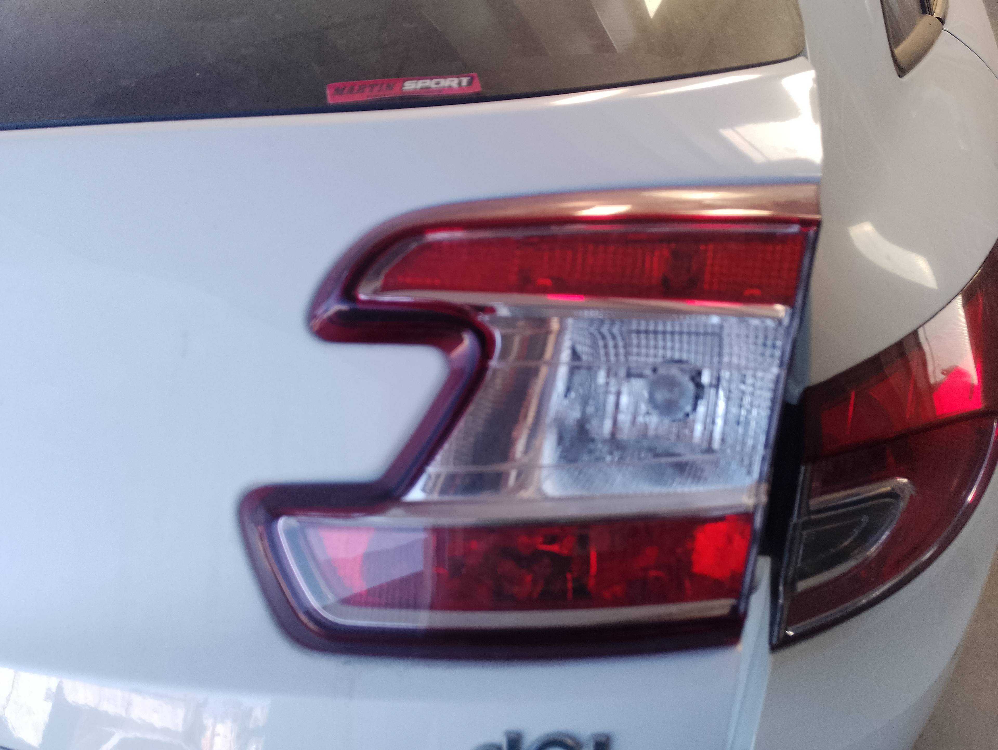 Recambio de piloto porton trasero derecho para renault megane iii sport tourer dynamique referencia OEM IAM   