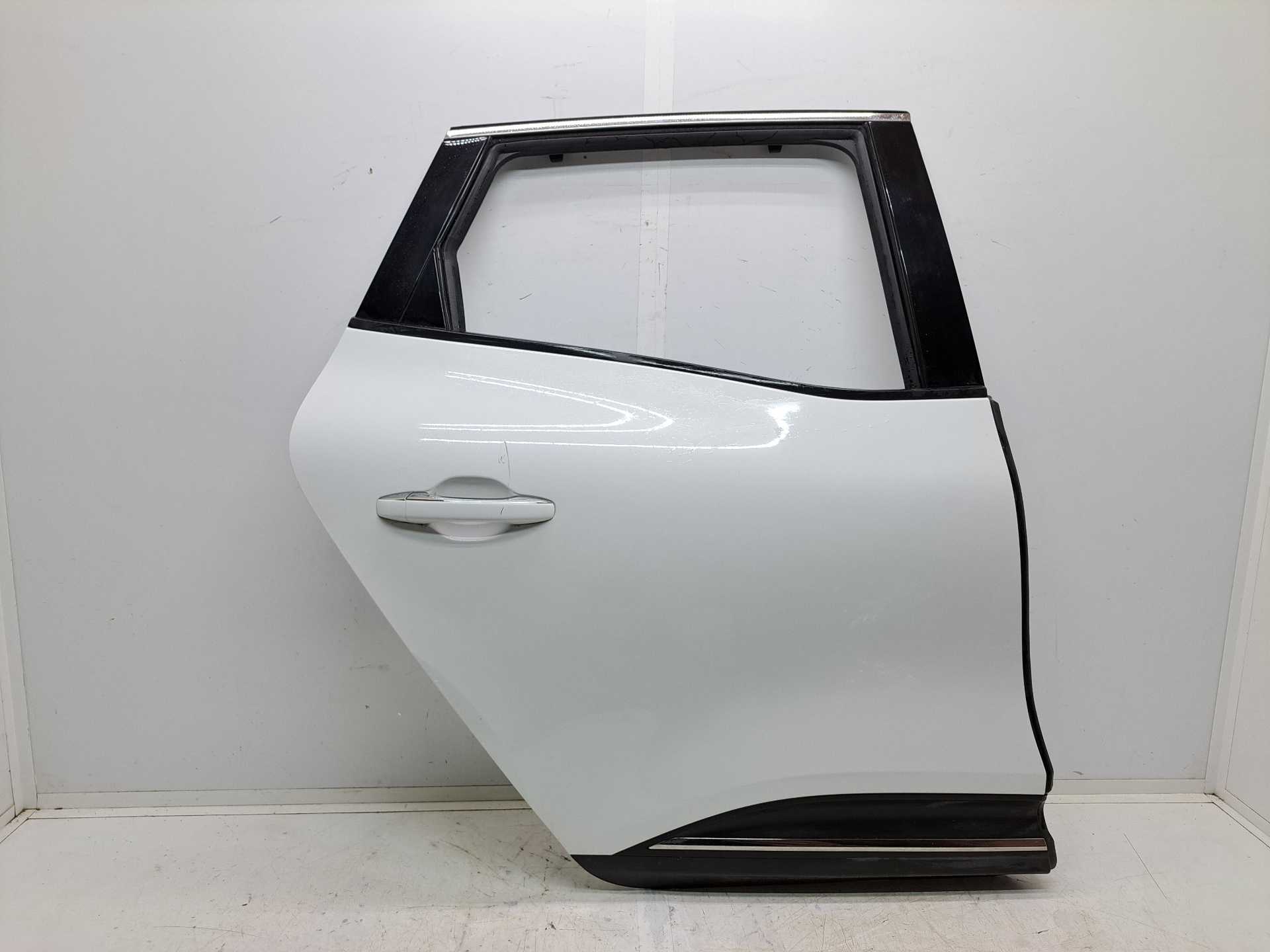 Recambio de puerta trasera derecha para renault scenic iv zen referencia OEM IAM   