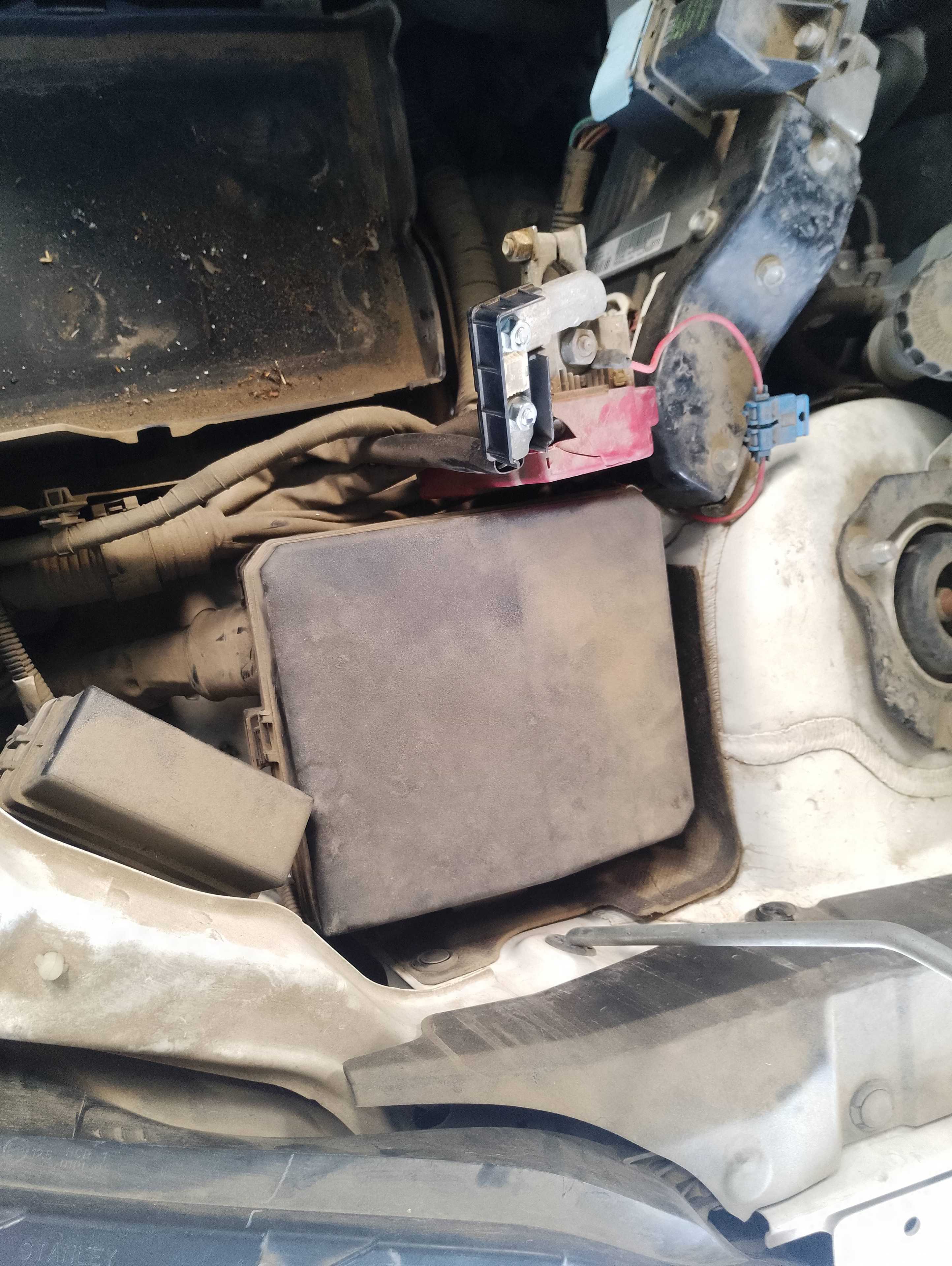 Recambio de caja reles / fusibles para citroën c4 aircross attraction referencia OEM IAM   