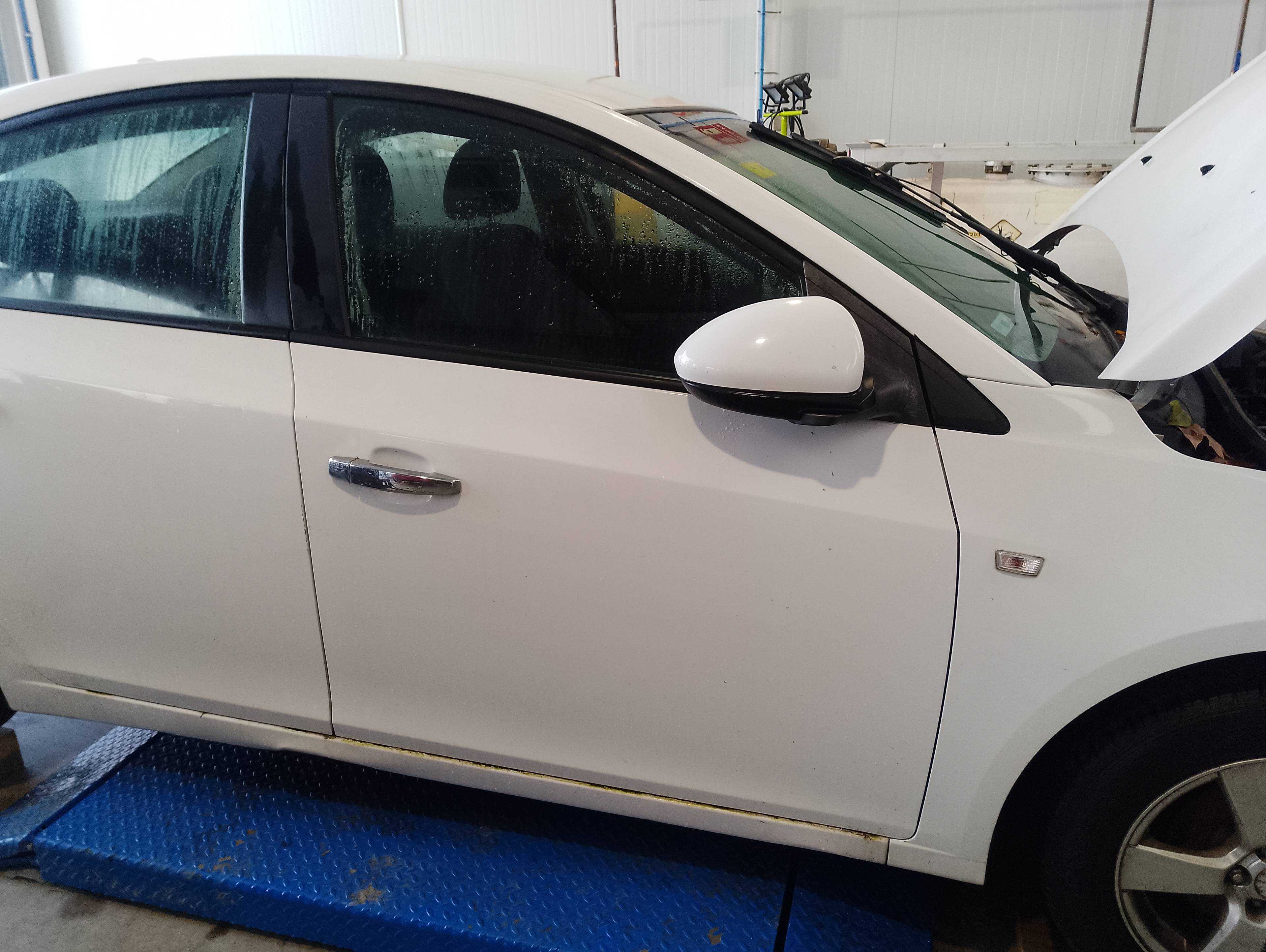 Recambio de puerta delantera derecha para chevrolet cruze lt+ referencia OEM IAM   