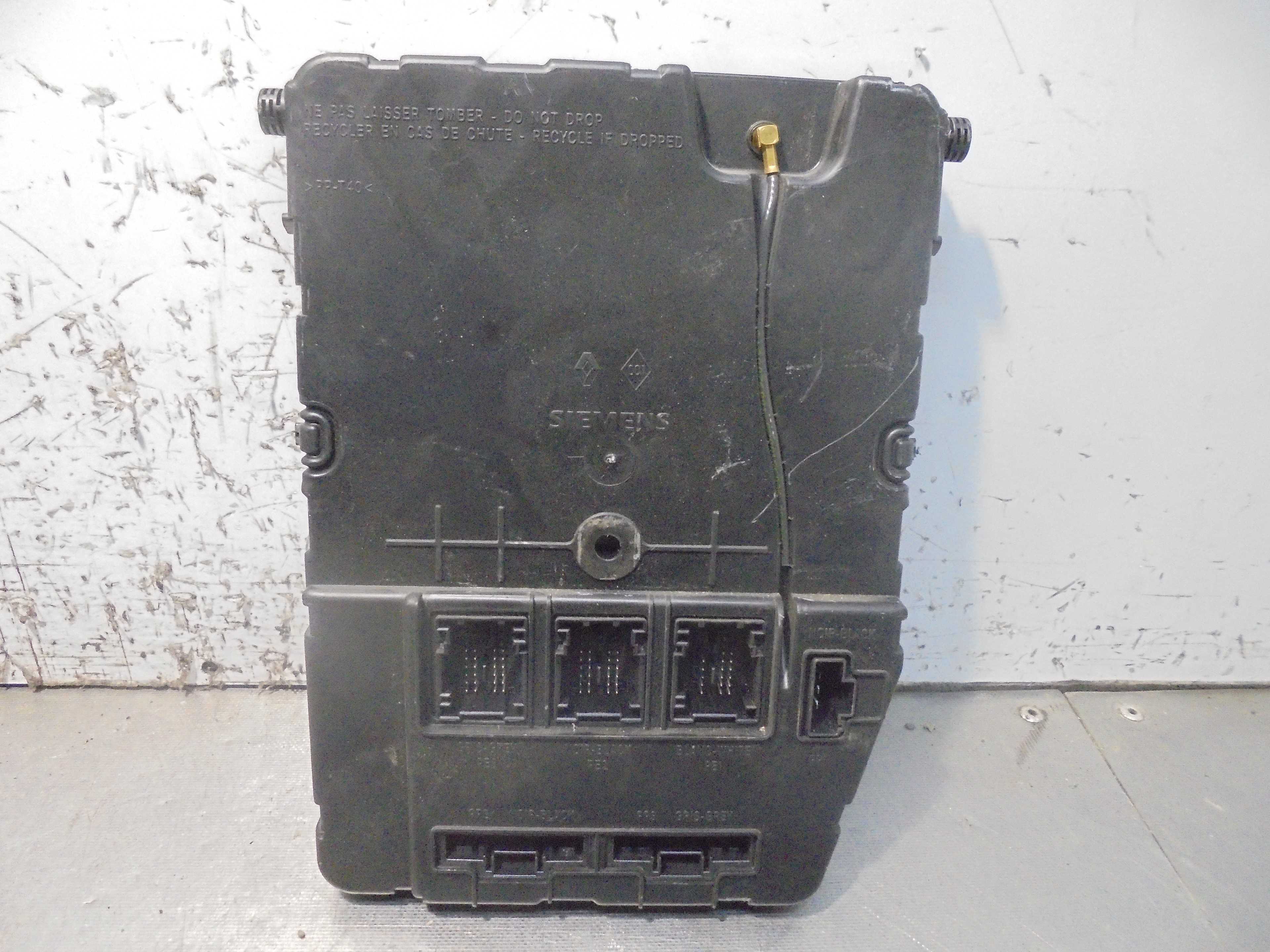 Recambio de centralita bsi para renault scenic ii 1.9 dci diesel referencia OEM IAM 8200433197  