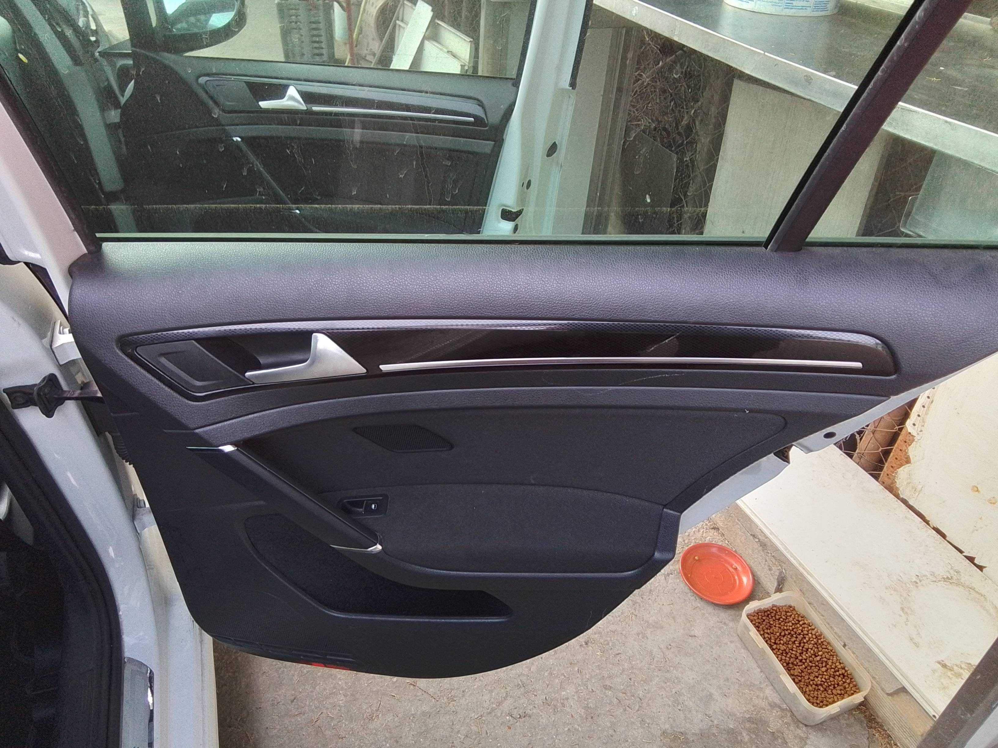 Recambio de guarnecido puerta trasera derecha para volkswagen golf vii lim. (5g1) advance bluemotion referencia OEM IAM   