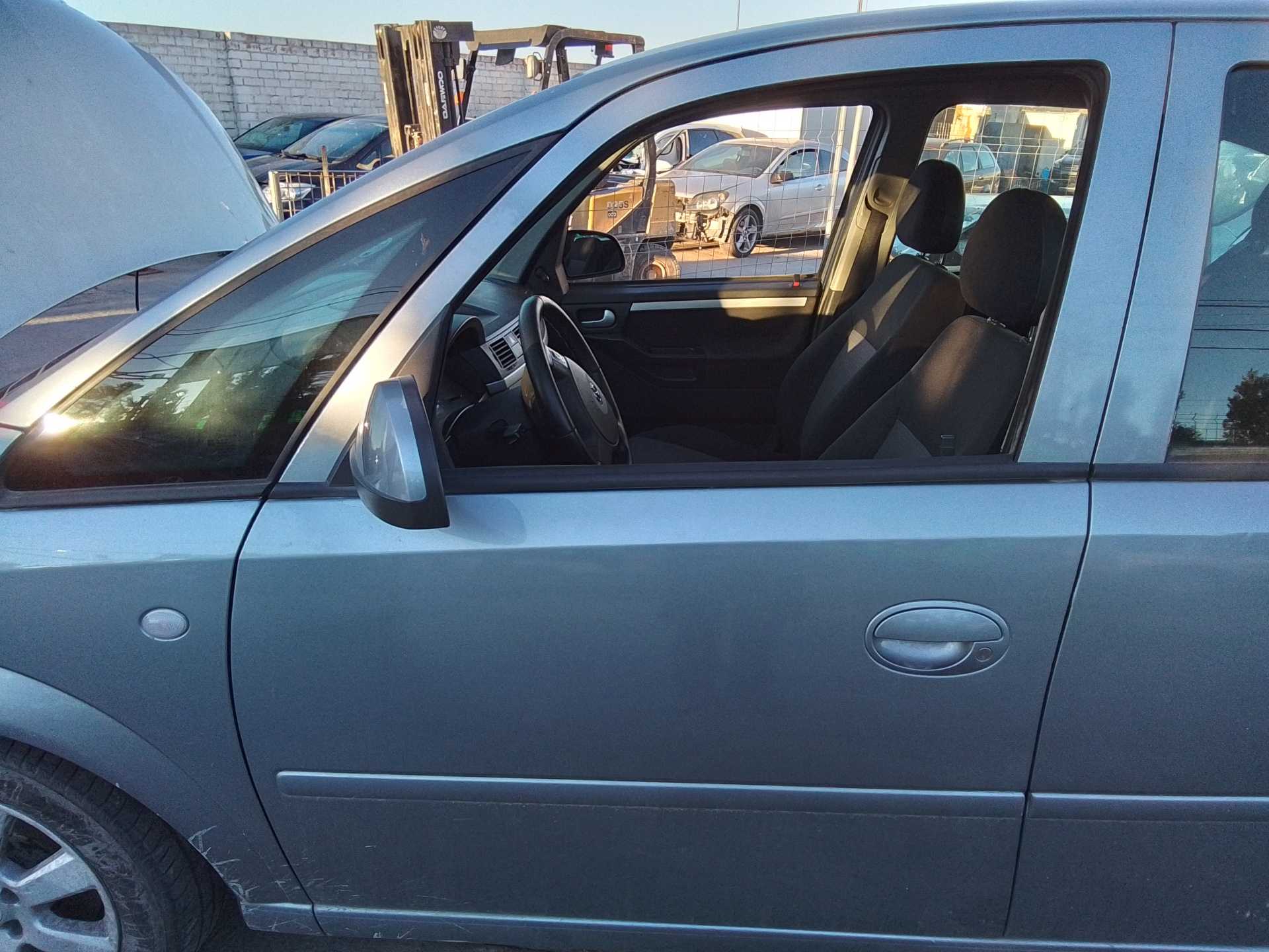 Recambio de puerta delantera izquierda para opel meriva cosmo referencia OEM IAM   