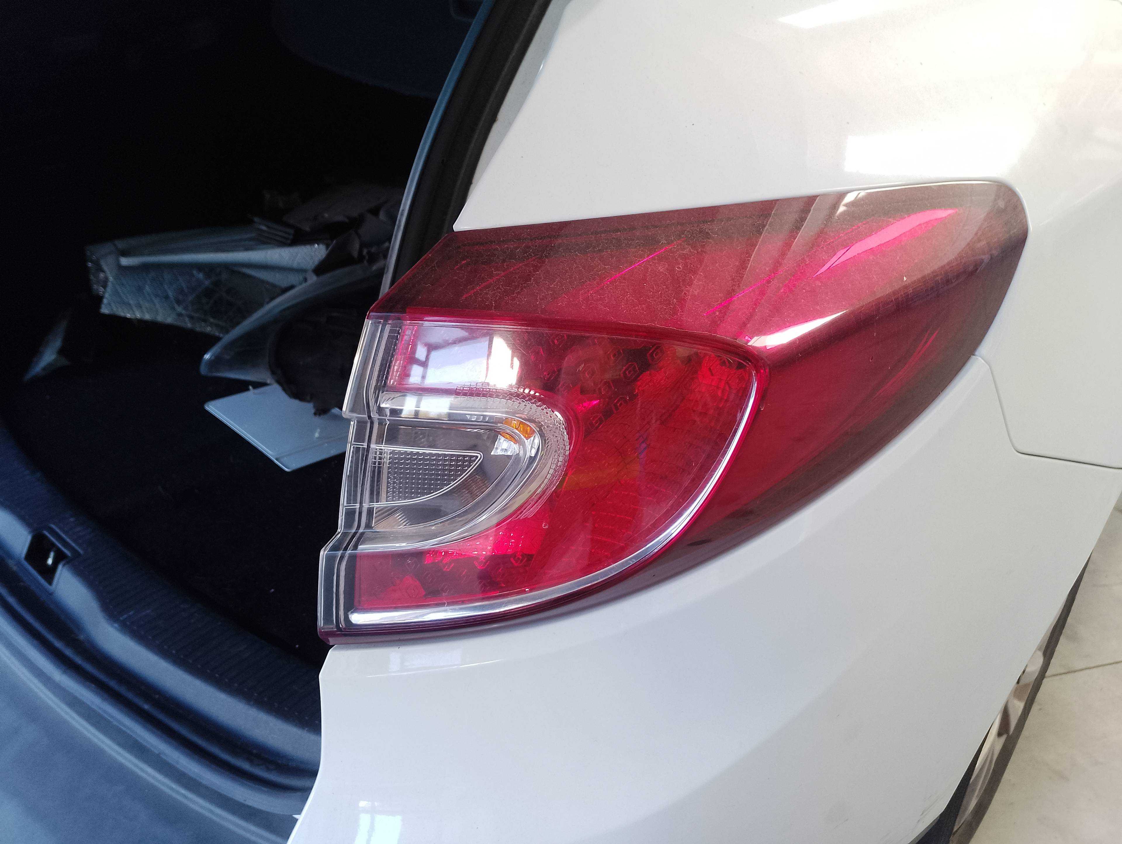 Recambio de piloto trasero derecho para renault megane iii sport tourer dynamique referencia OEM IAM   