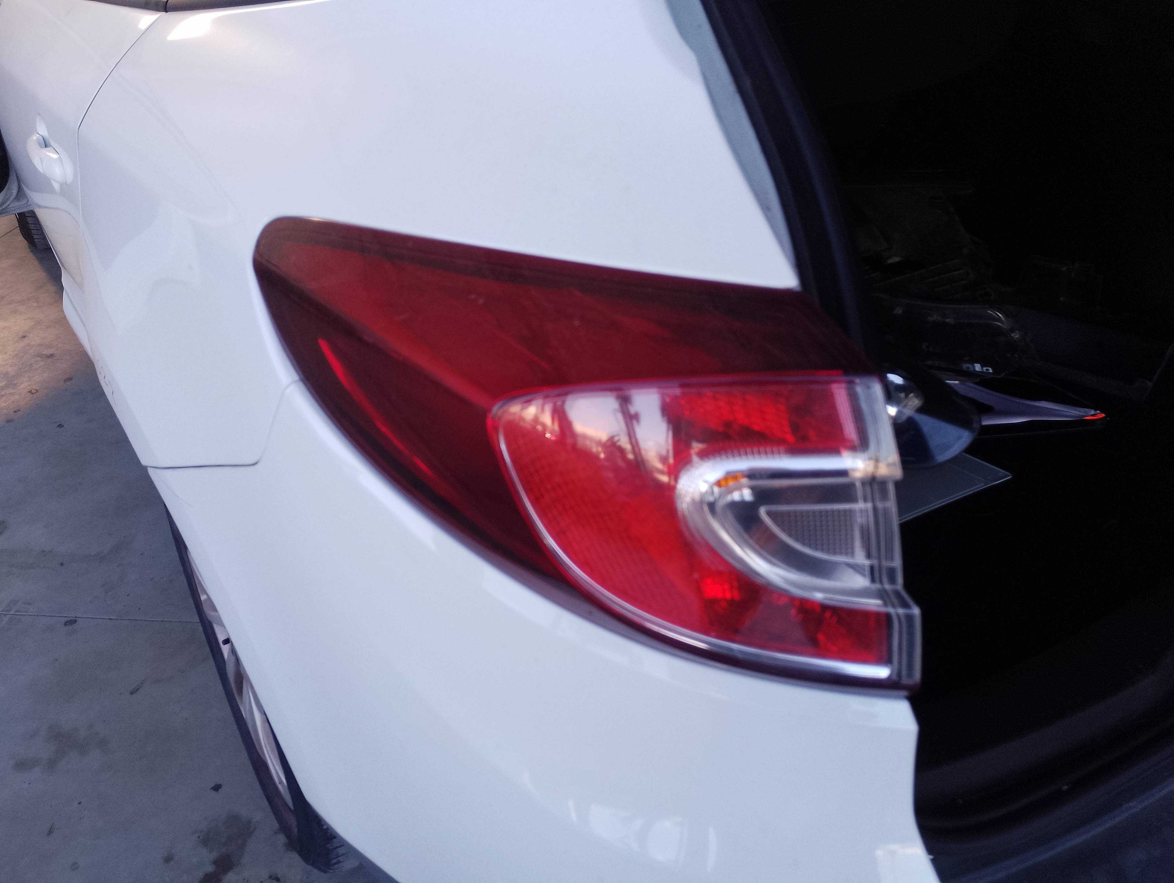 Recambio de piloto trasero izquierdo para renault megane iii sport tourer dynamique referencia OEM IAM   
