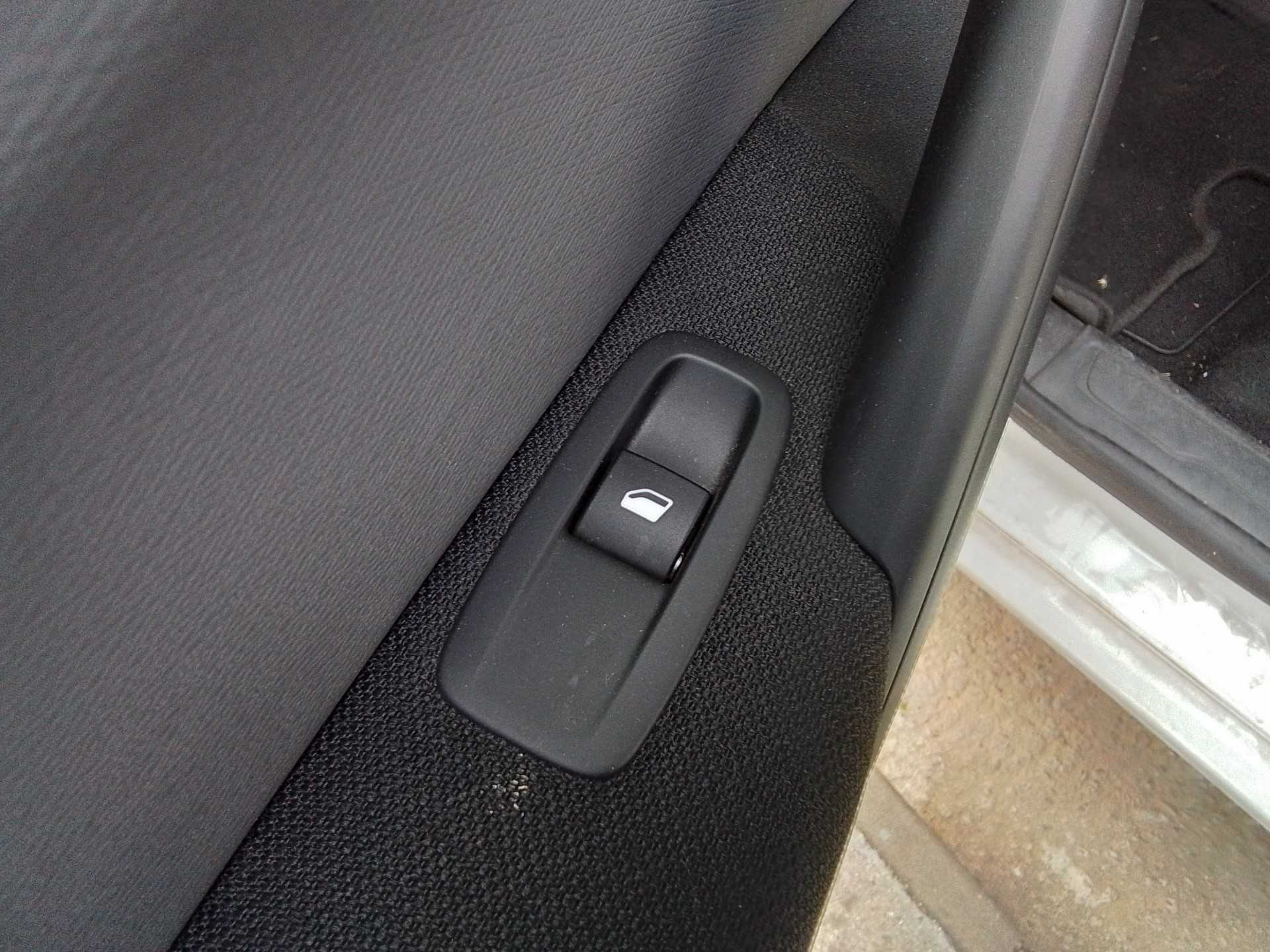 Recambio de mando elevalunas trasero izquierdo para citroën c4 picasso origins referencia OEM IAM 96762292ZD  