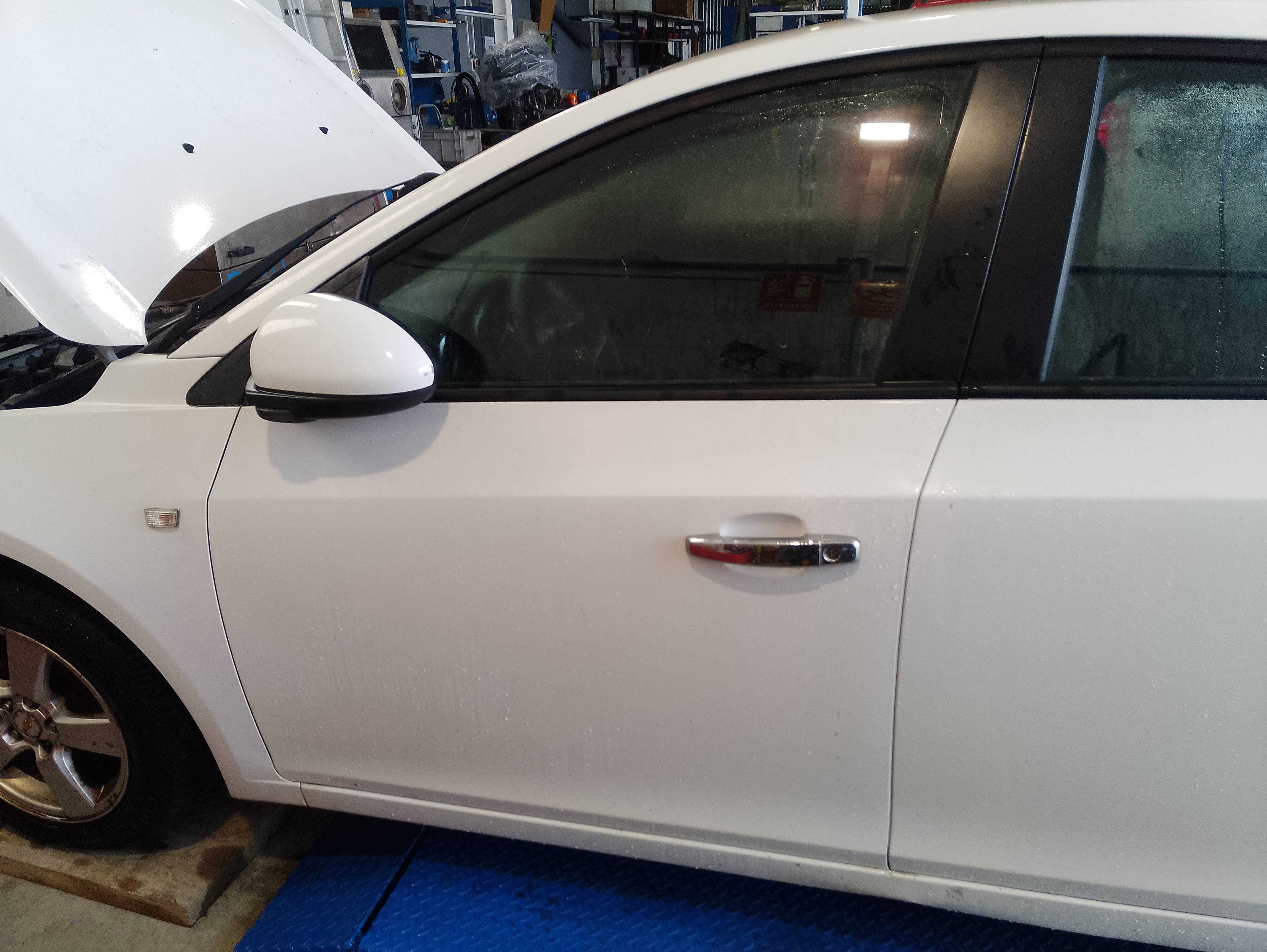 Recambio de puerta delantera izquierda para chevrolet cruze lt+ referencia OEM IAM   