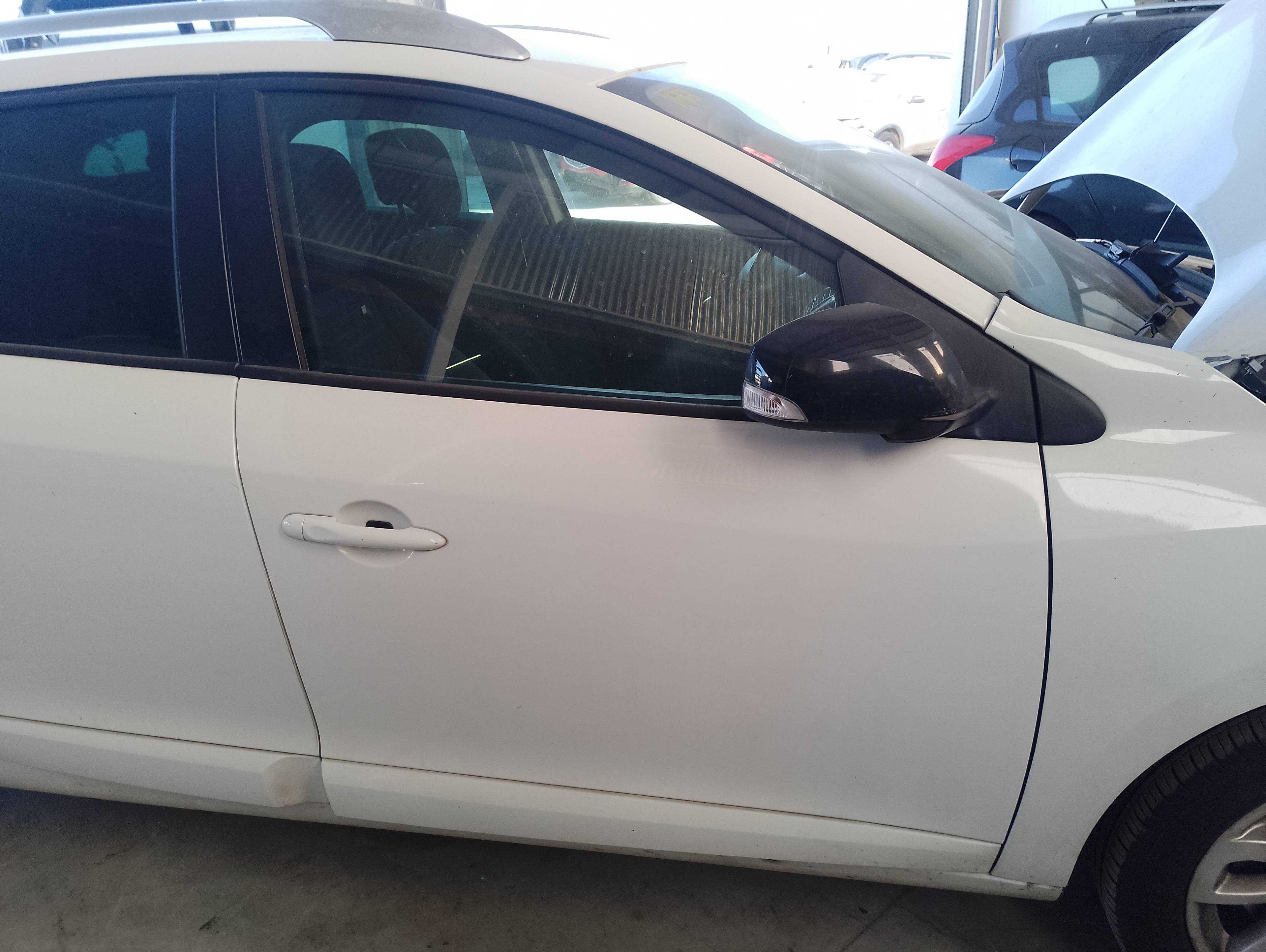 Recambio de puerta delantera derecha para renault megane iii sport tourer dynamique referencia OEM IAM   
