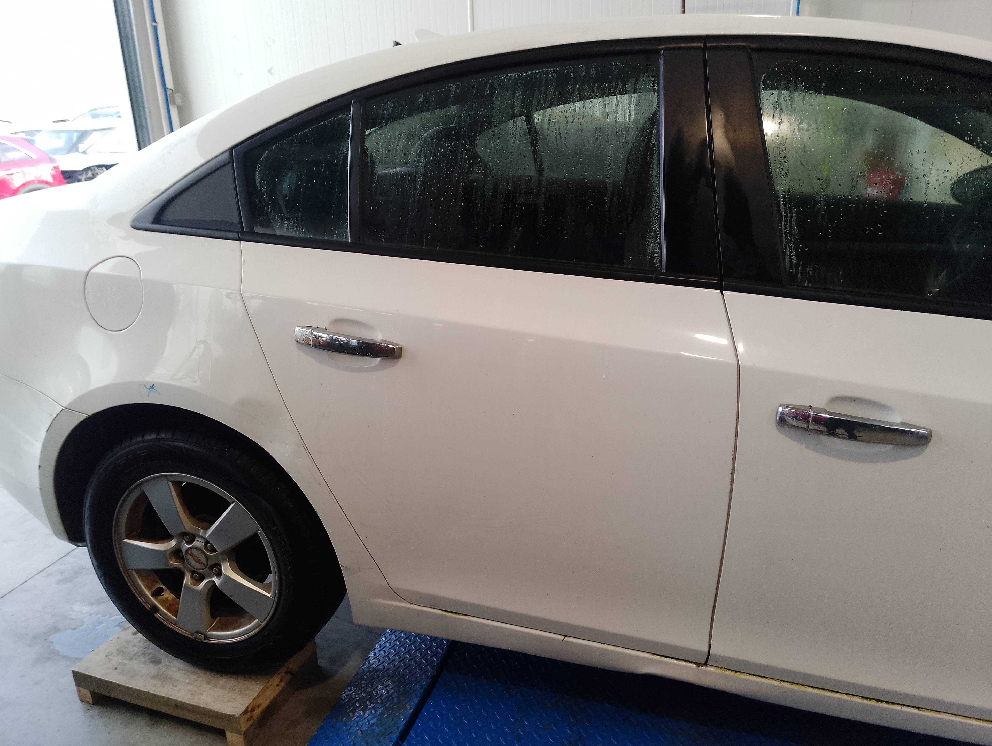 Recambio de puerta trasera derecha para chevrolet cruze lt+ referencia OEM IAM   