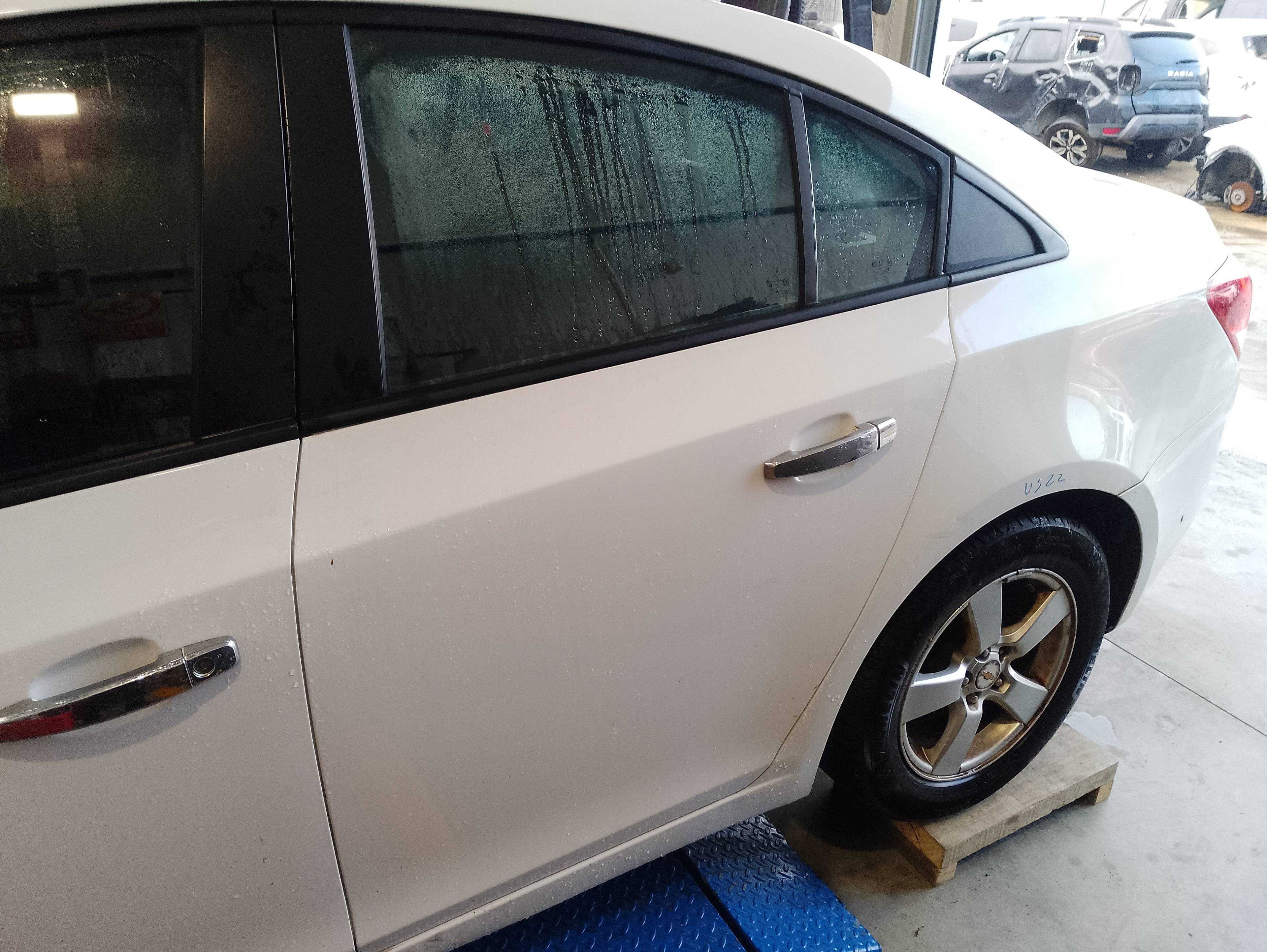 Recambio de puerta trasera izquierda para chevrolet cruze lt+ referencia OEM IAM   