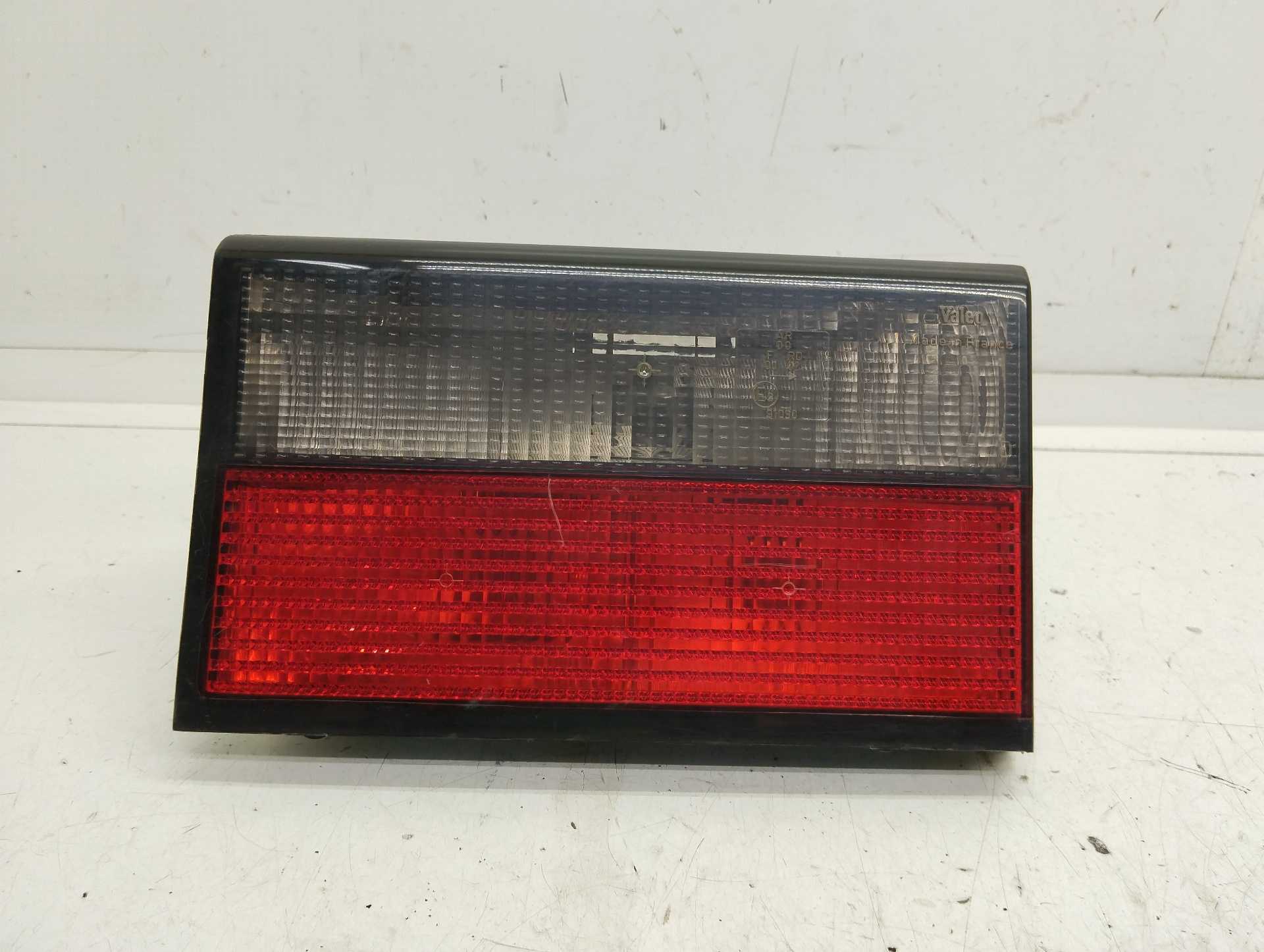 Recambio de piloto porton trasero derecho para citroën xantia berlina referencia OEM IAM VALEO 95668018 