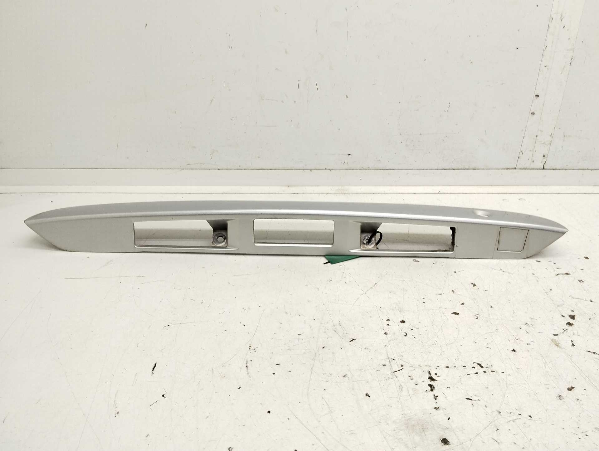 Recambio de molduras traseras para mazda premacy (cp) 2.0 cat referencia OEM IAM C10050  