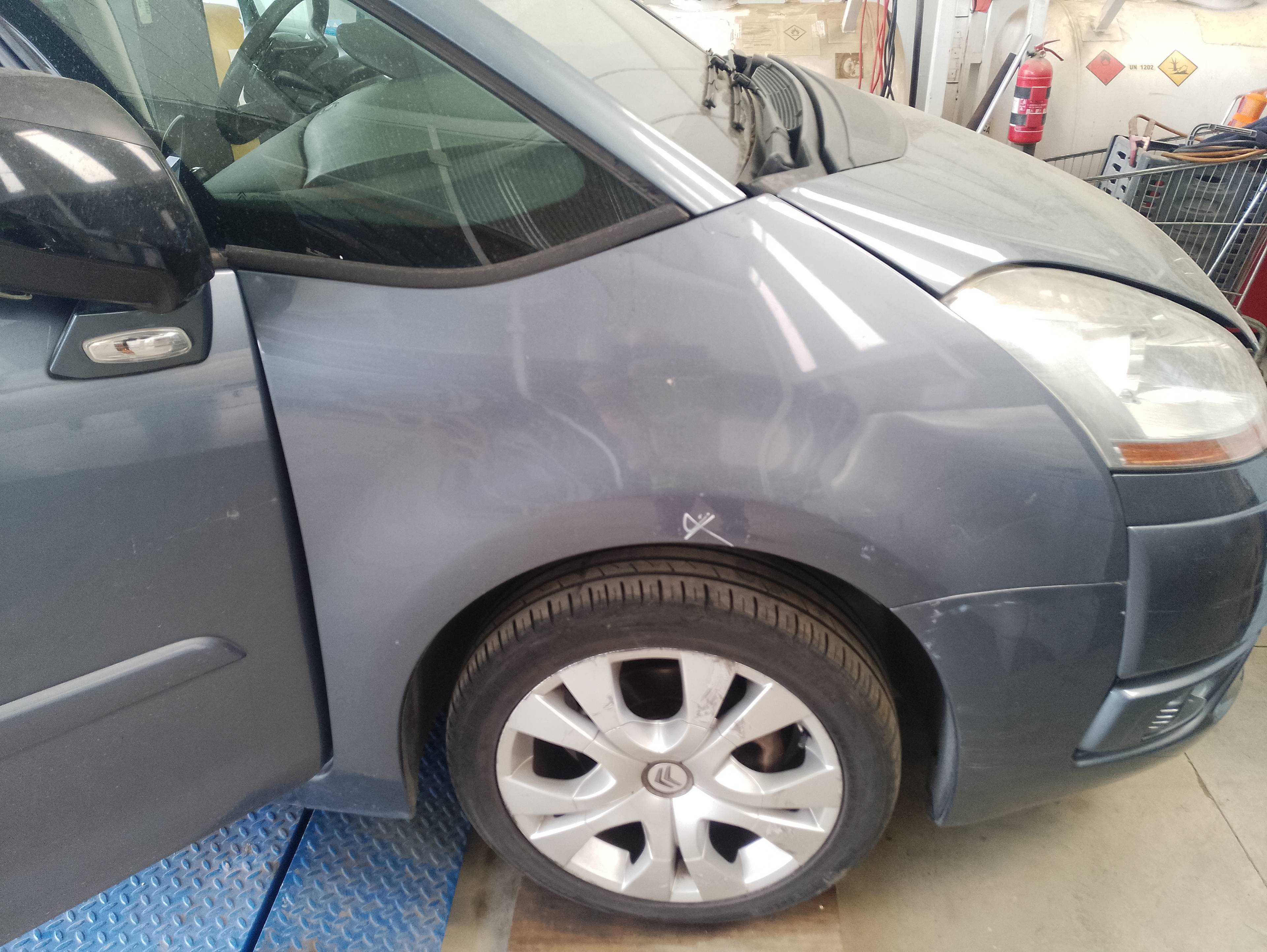 Recambio de aleta delantera derecha para citroën c4 picasso seduction referencia OEM IAM 7841X2  