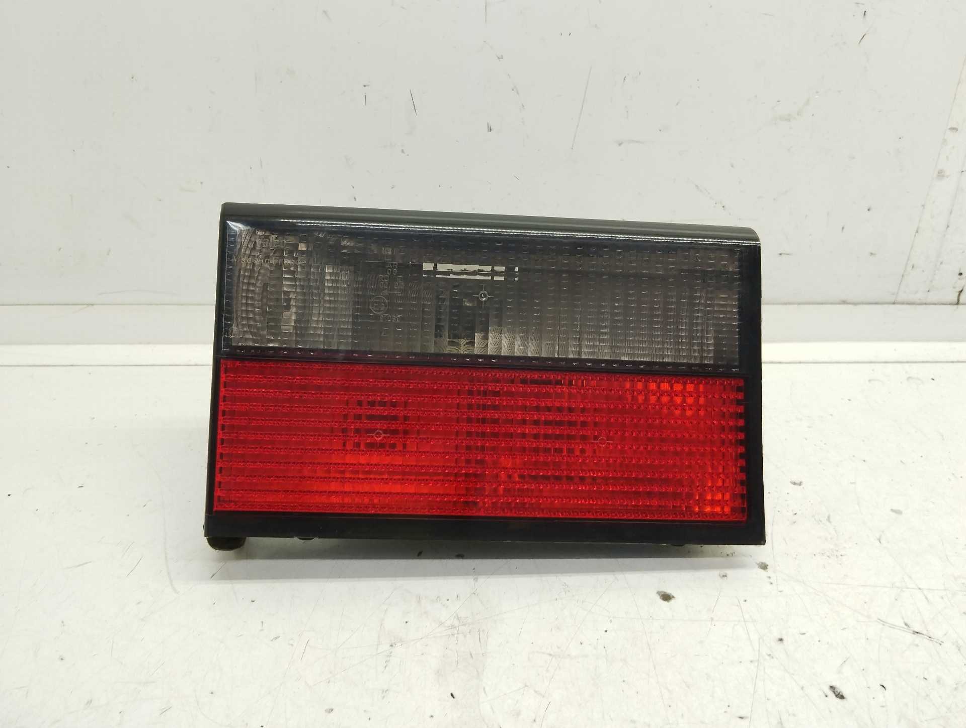 Recambio de piloto porton trasero izquierdo para citroën xantia berlina referencia OEM IAM VALEO 95668017 