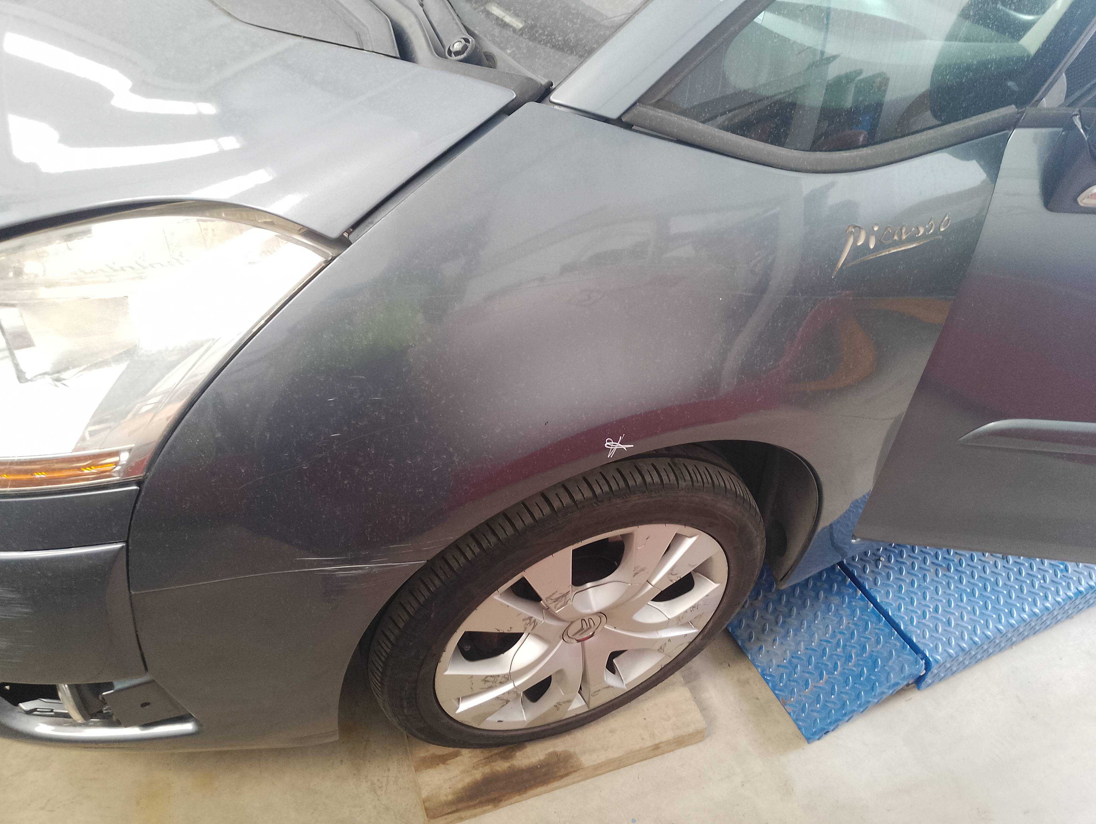 Recambio de aleta delantera izquierda para citroën c4 picasso seduction referencia OEM IAM 7840V1  