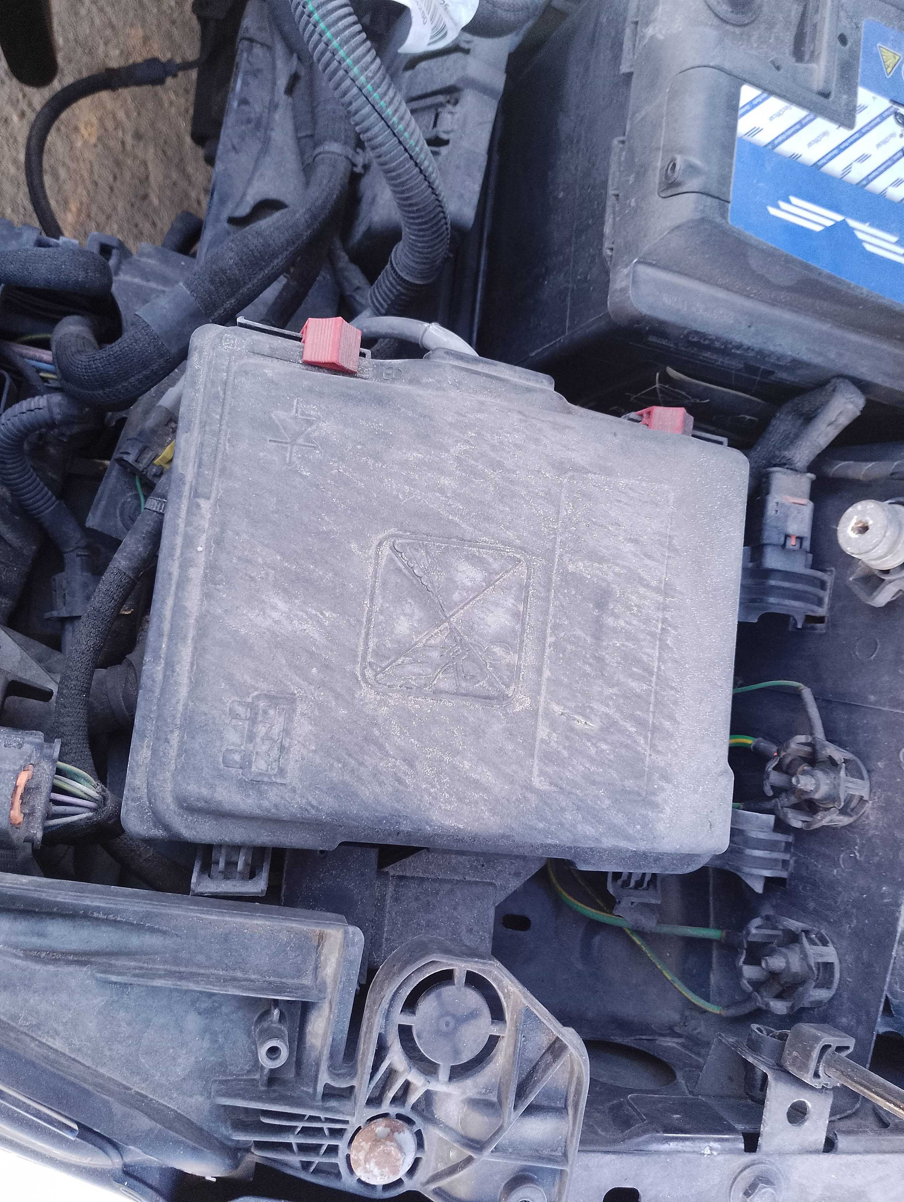 Recambio de caja reles / fusibles para peugeot 308 active referencia OEM IAM   