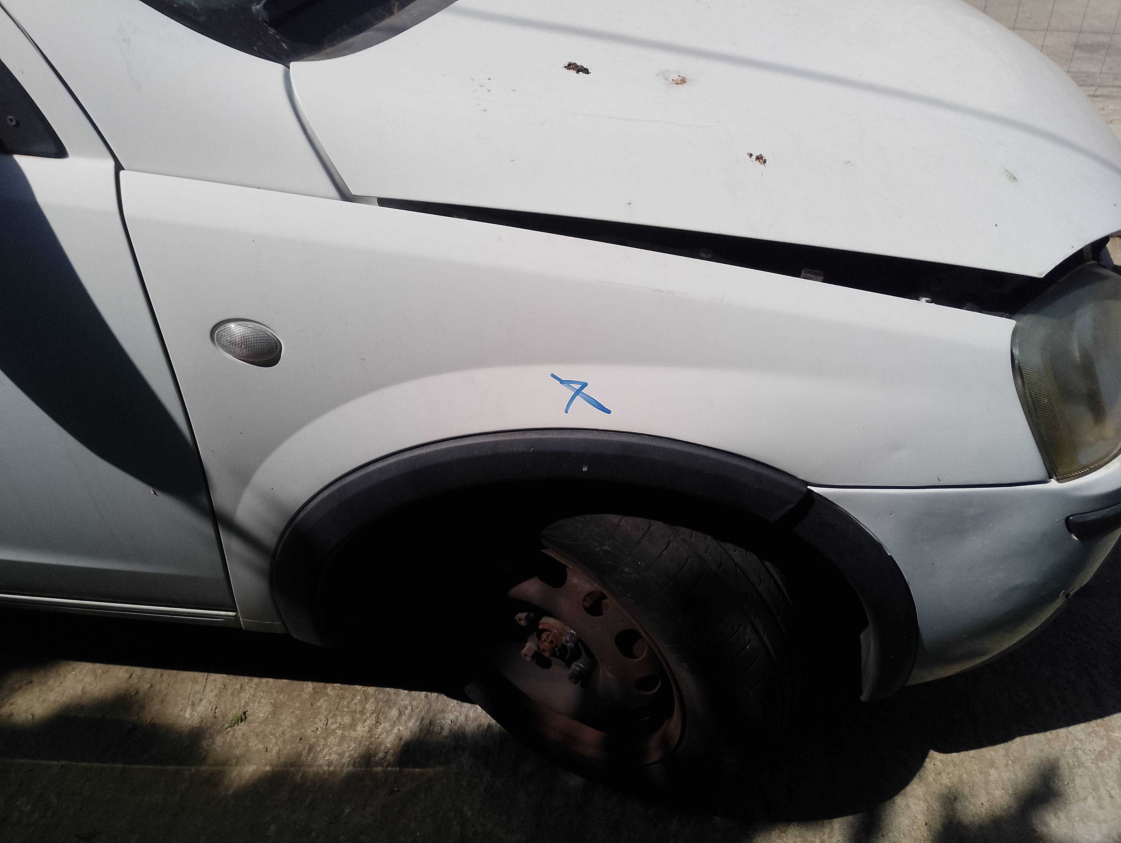 Recambio de aleta delantera derecha para opel corsa c blue line referencia OEM IAM   