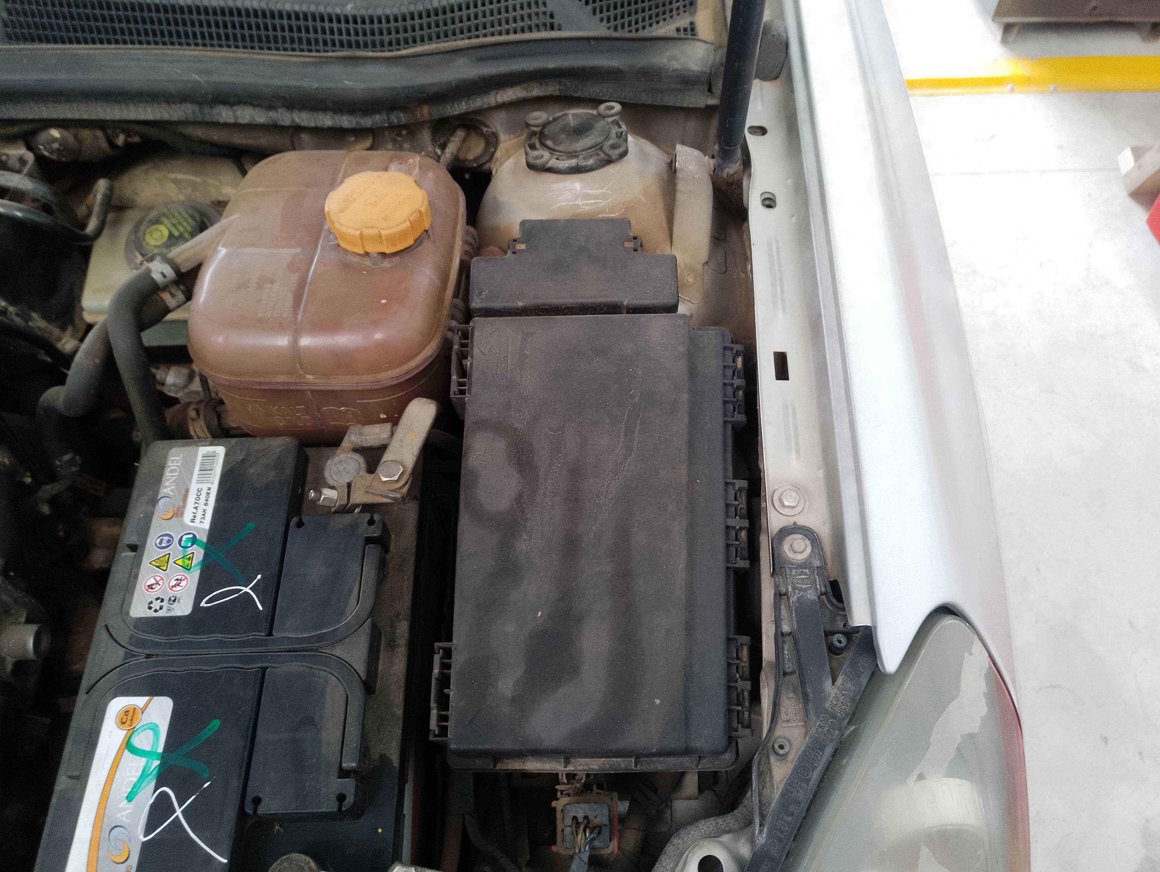Recambio de caja reles / fusibles para opel astra h berlina cosmo referencia OEM IAM   