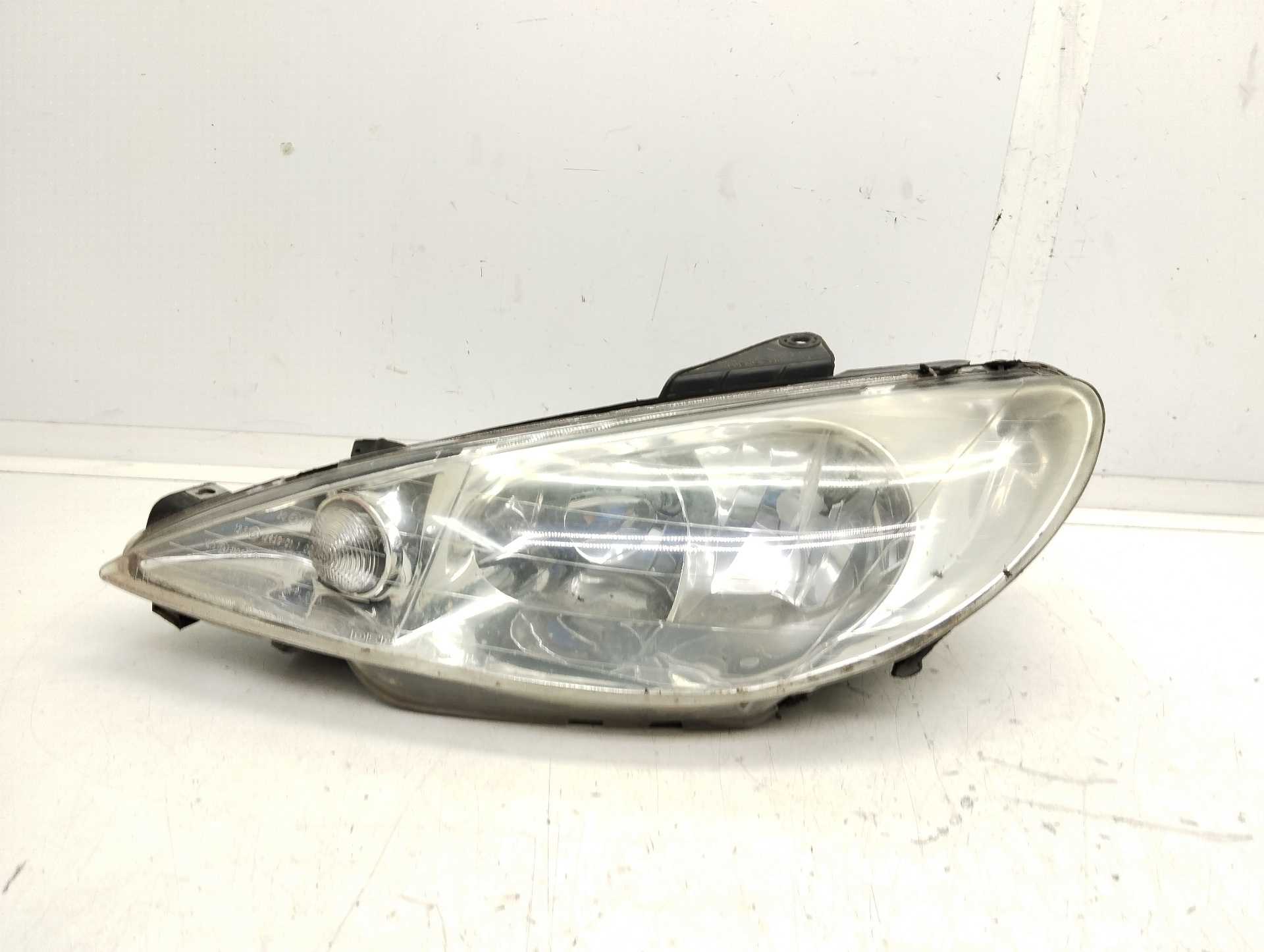 Recambio de faro izquierdo para peugeot 206 berlina xs-line referencia OEM IAM 085501120L  