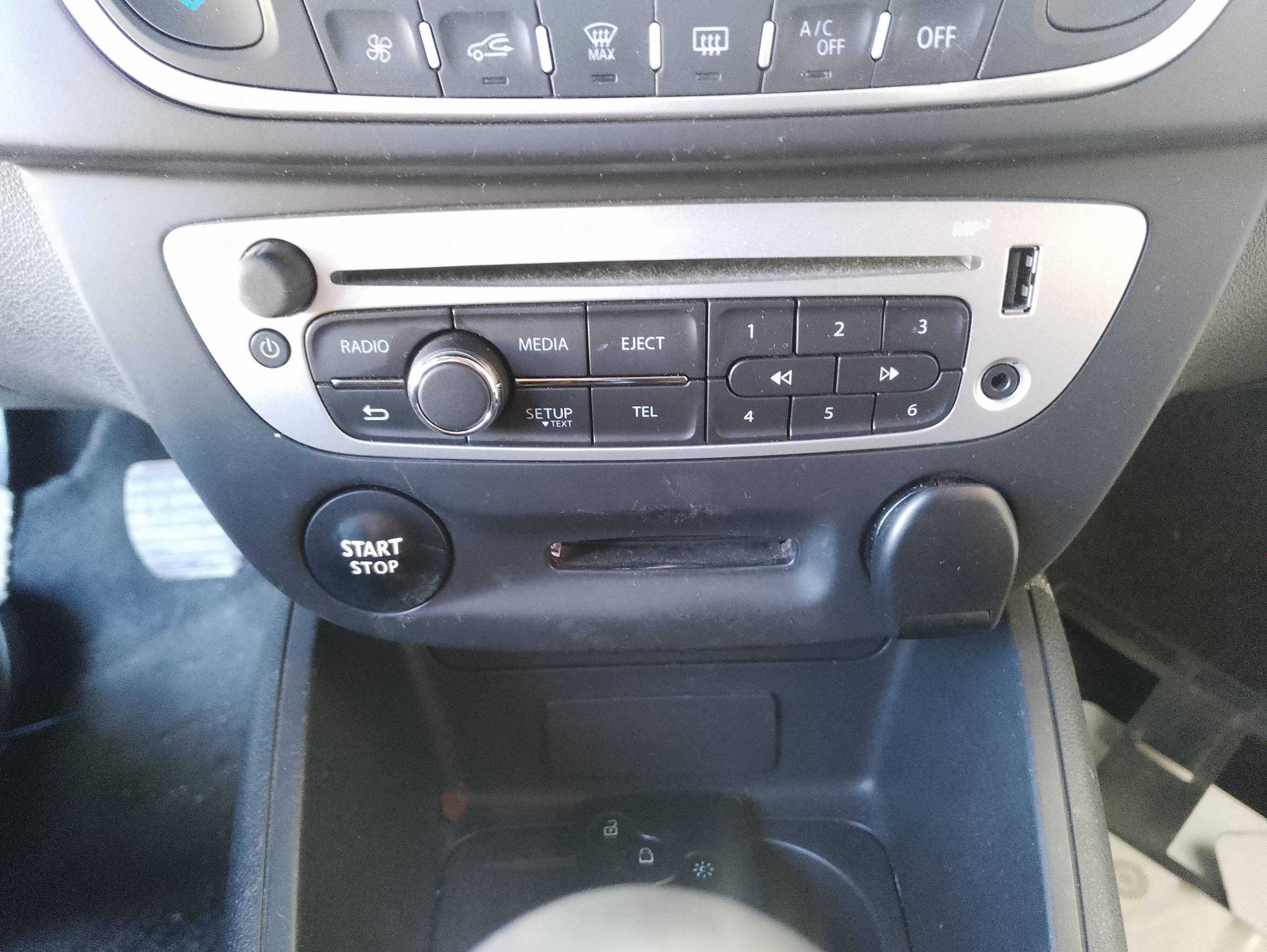 Recambio de sistema audio / radio cd para renault megane iii sport tourer dynamique referencia OEM IAM   