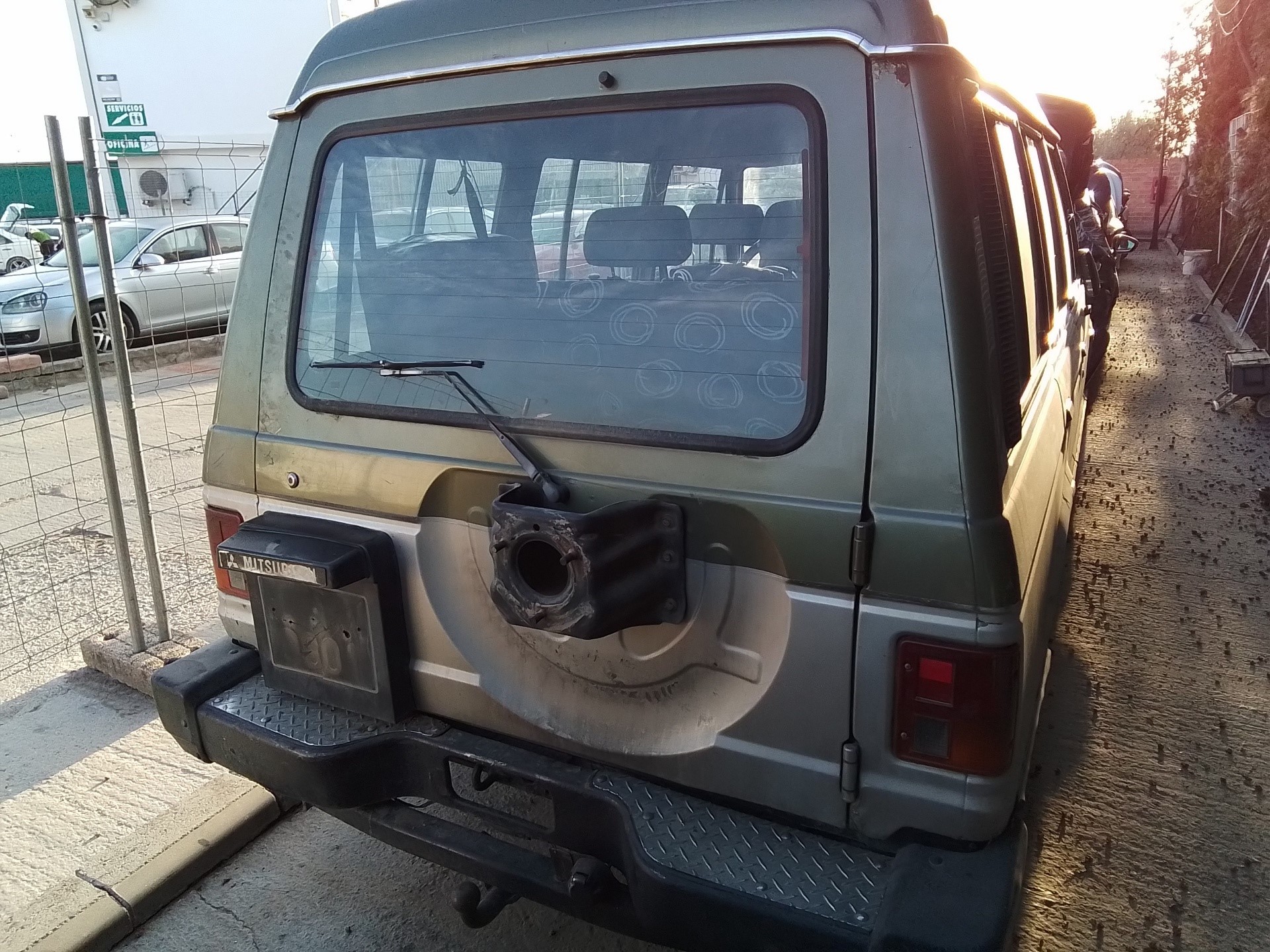 Recambio de porton trasero para mitsubishi pajero 2.3 diesel referencia OEM IAM   