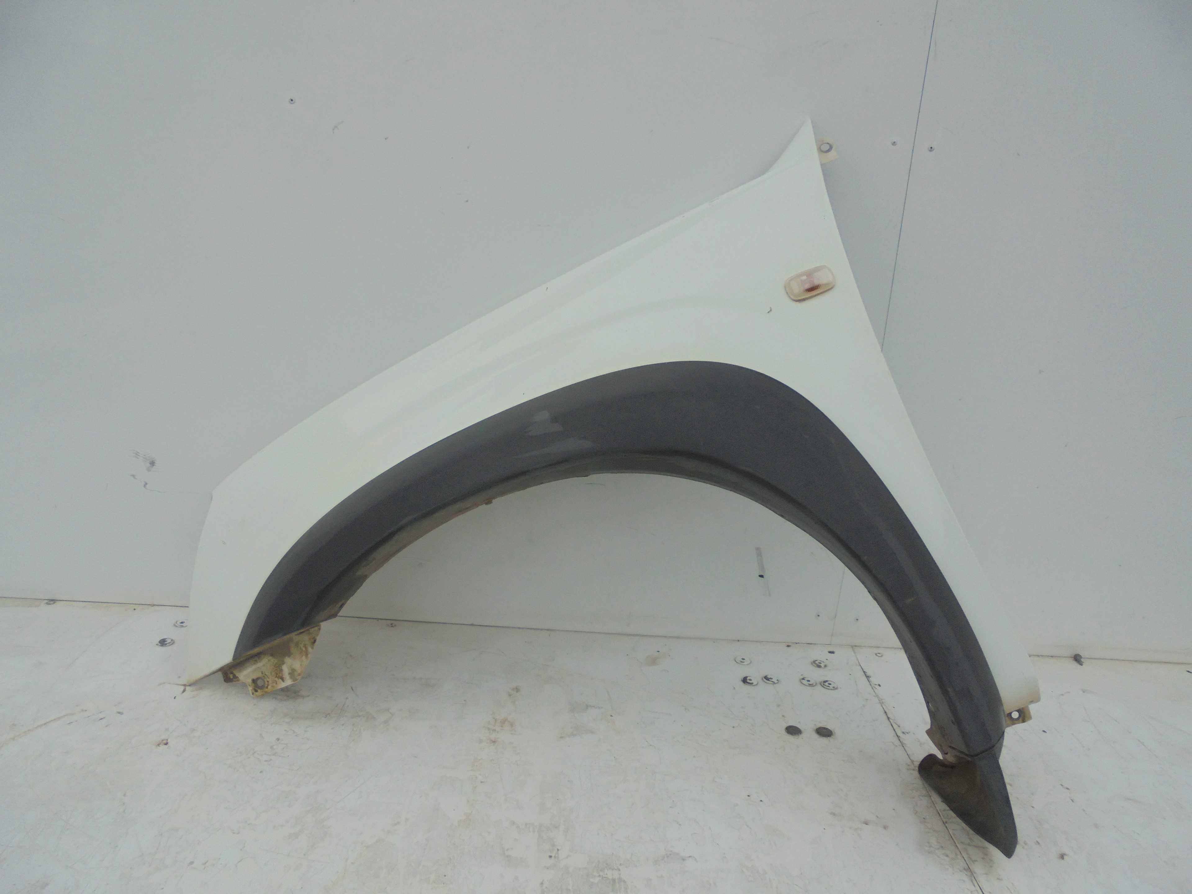 Recambio de aleta delantera izquierda para isuzu d-max crew cab 4wd referencia OEM IAM   