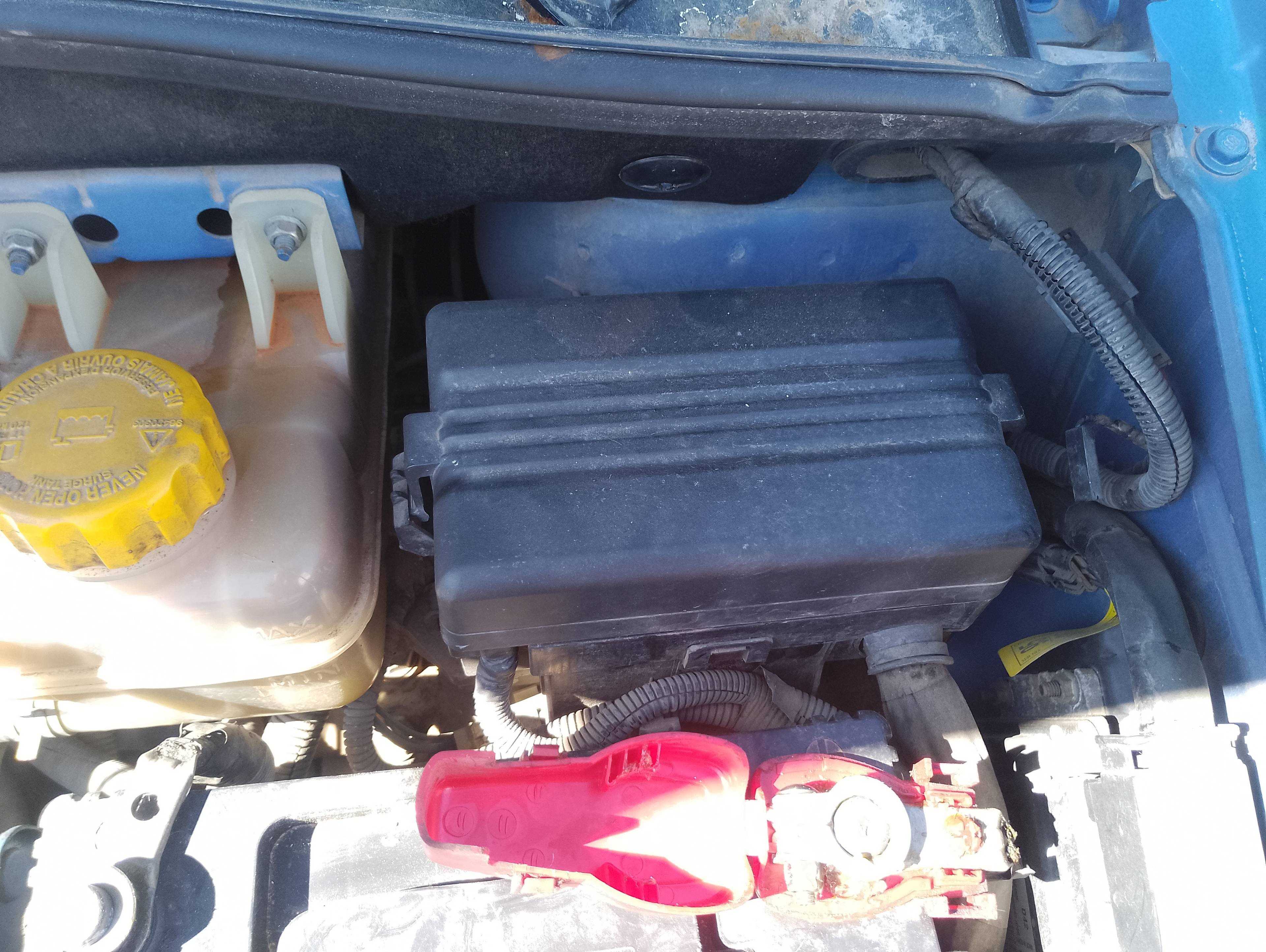 Recambio de caja reles / fusibles para chevrolet tacuma se referencia OEM IAM   