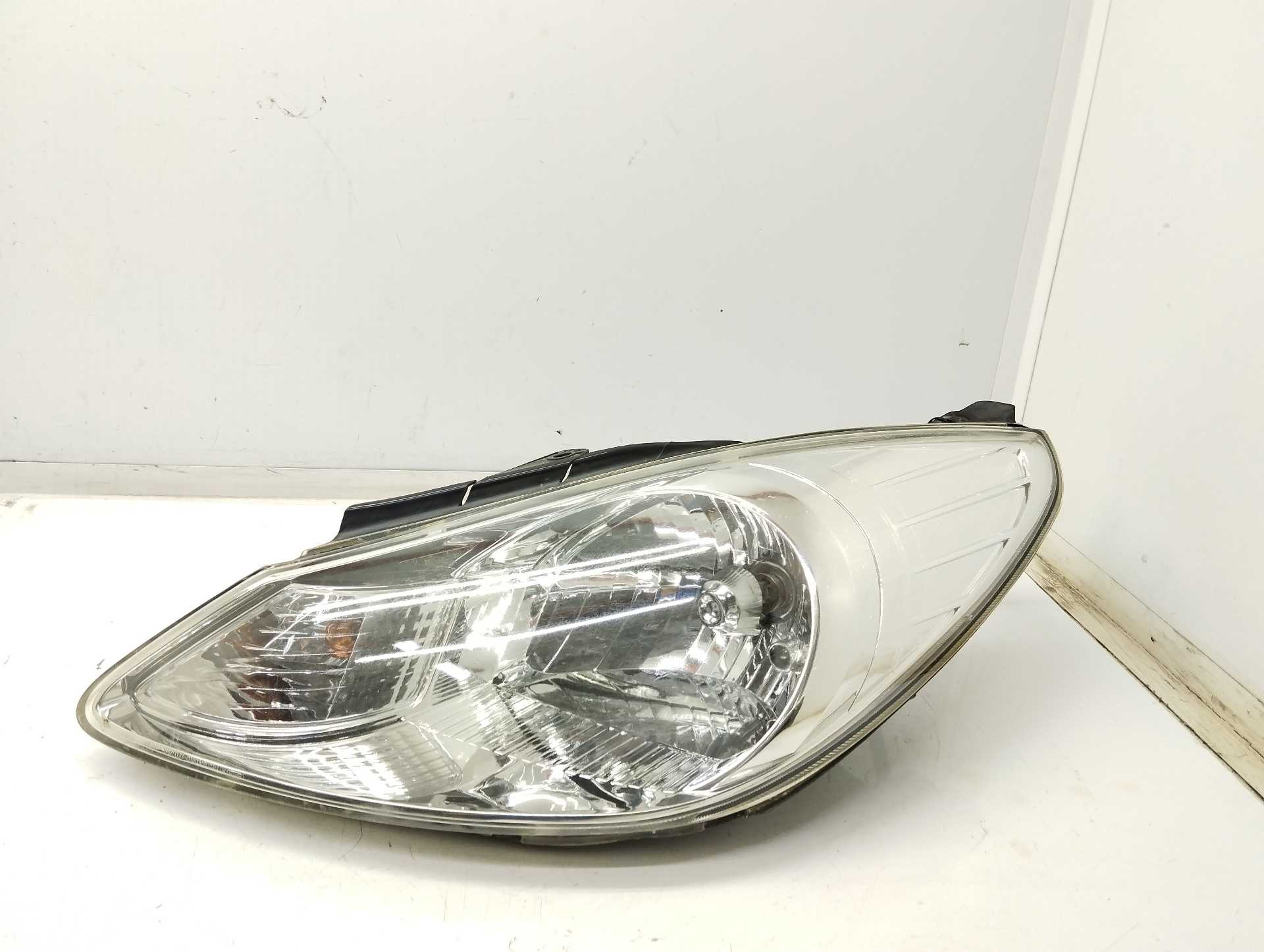 Recambio de faro izquierdo para hyundai i10 classic referencia OEM IAM 02A011A00  