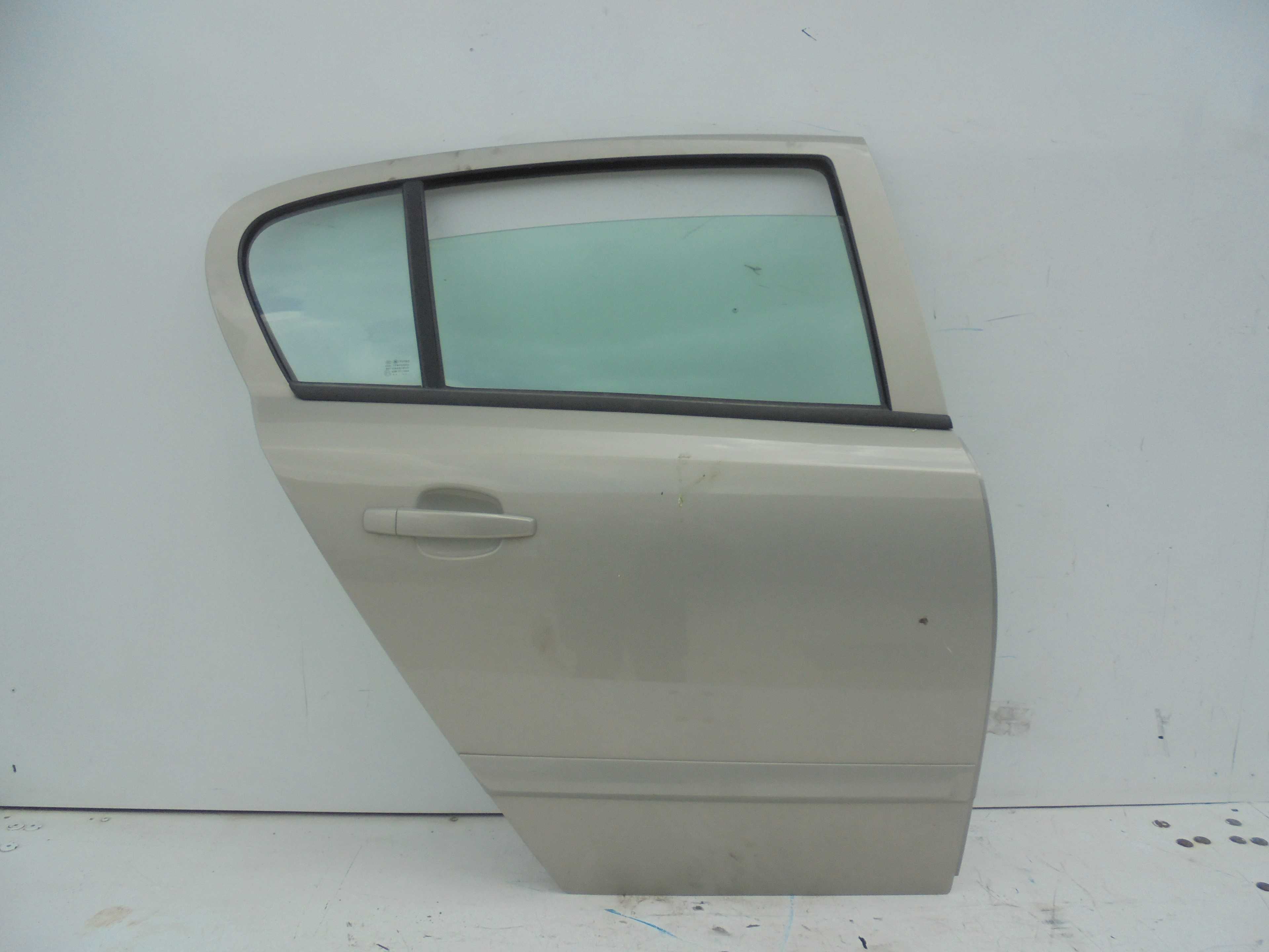 Recambio de puerta trasera derecha para opel astra h ber. 1.6 16v referencia OEM IAM   