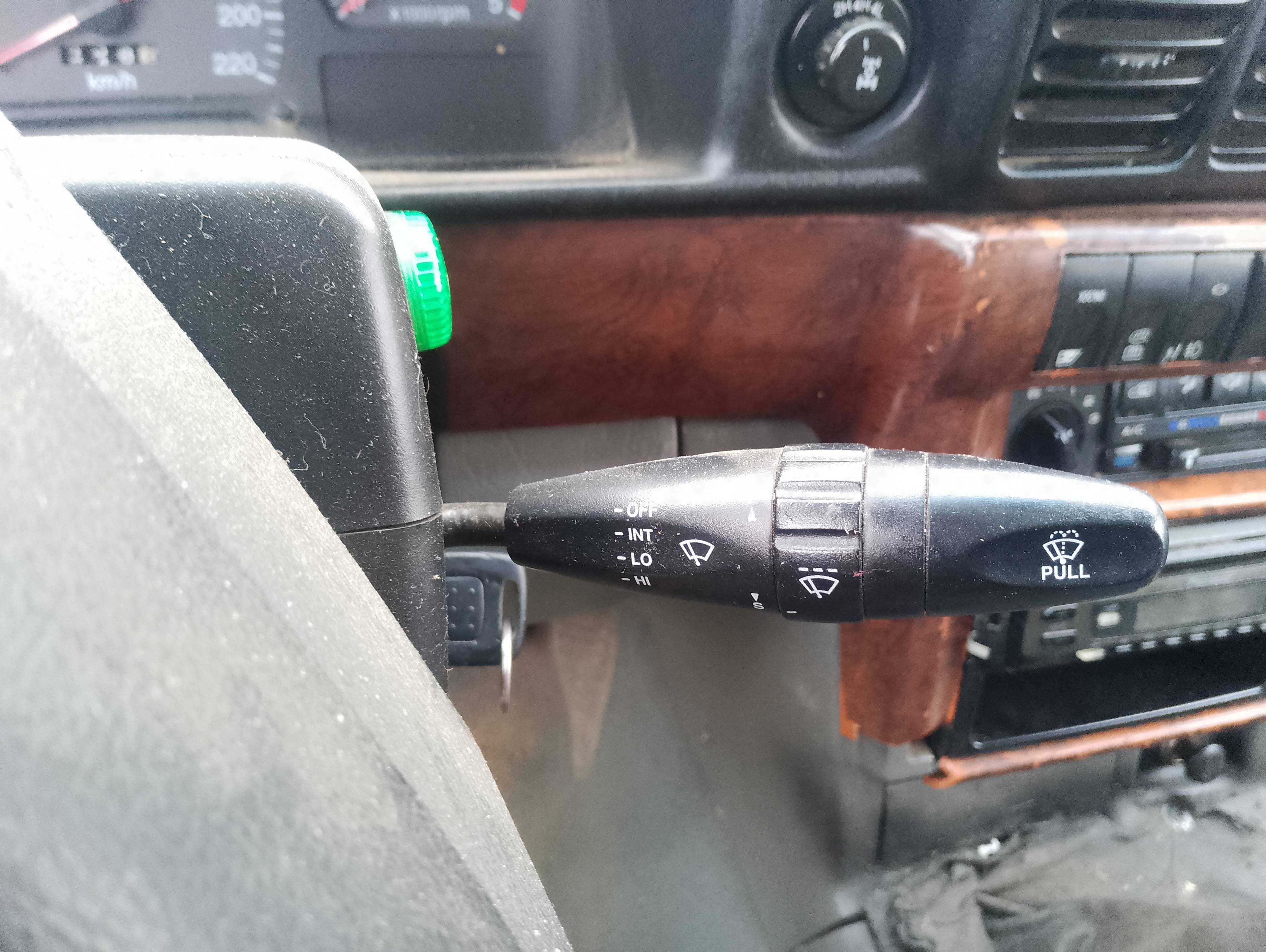 Recambio de mando limpia para ssangyong musso 2.9 tdi lux referencia OEM IAM   