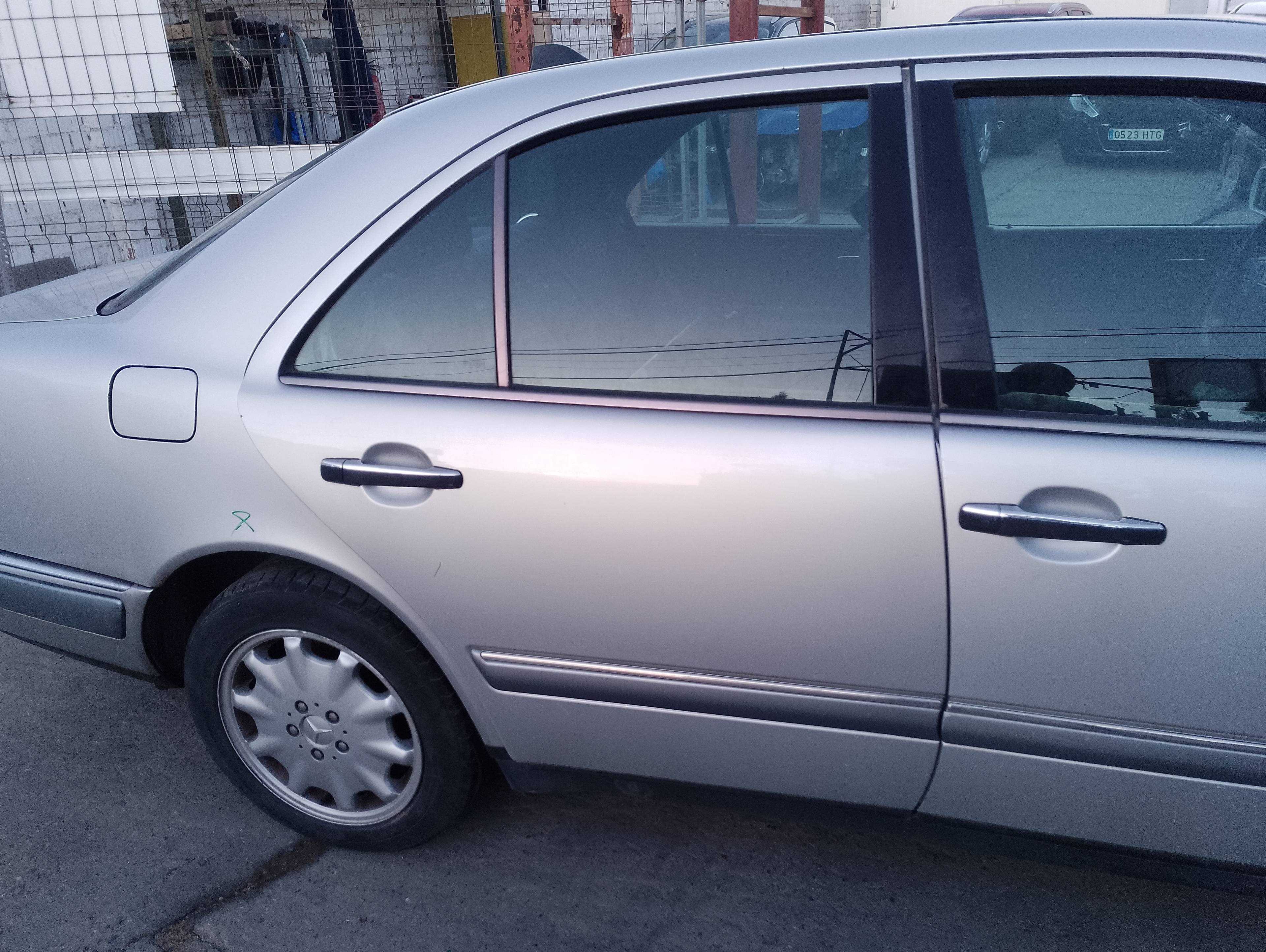 Recambio de puerta trasera derecha para mercedes-benz clase e (w210) berlina diesel 300 turbodiesel (210.025) referencia OEM IAM