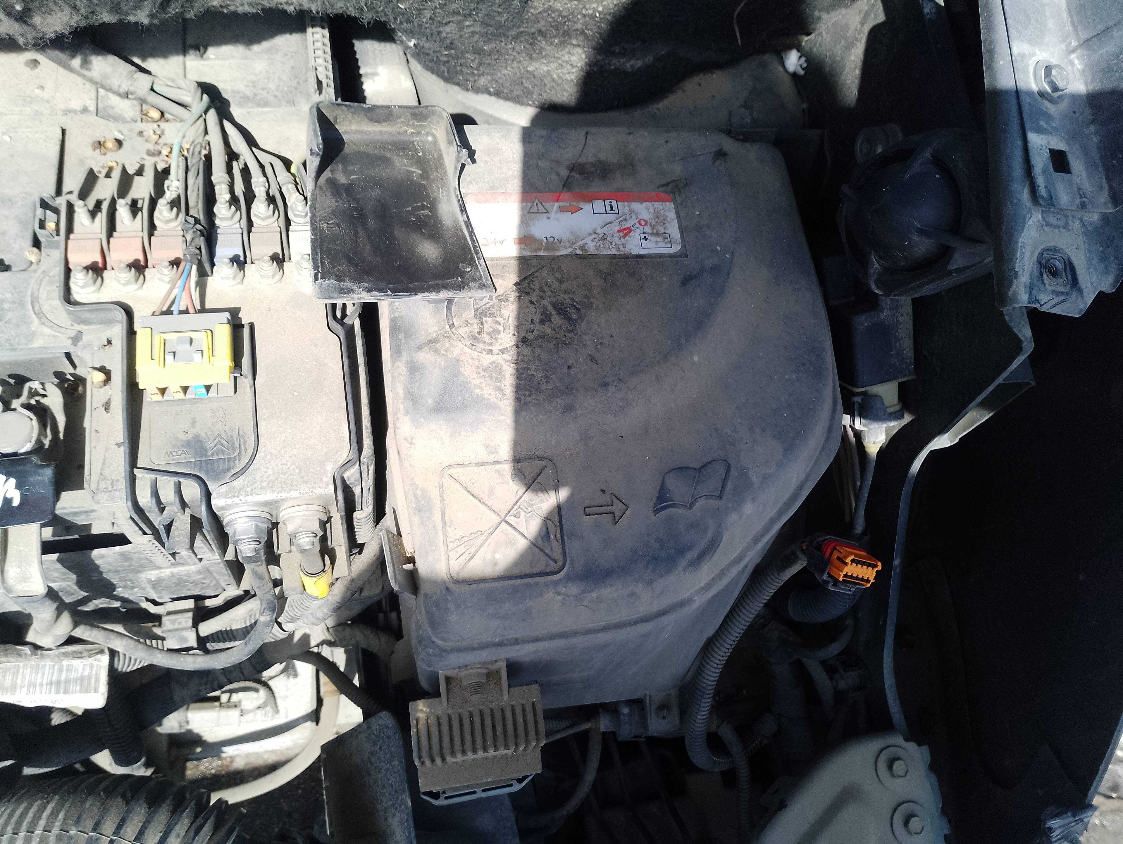 Recambio de caja reles / fusibles para citroën berlingo station wagon xtr referencia OEM IAM   