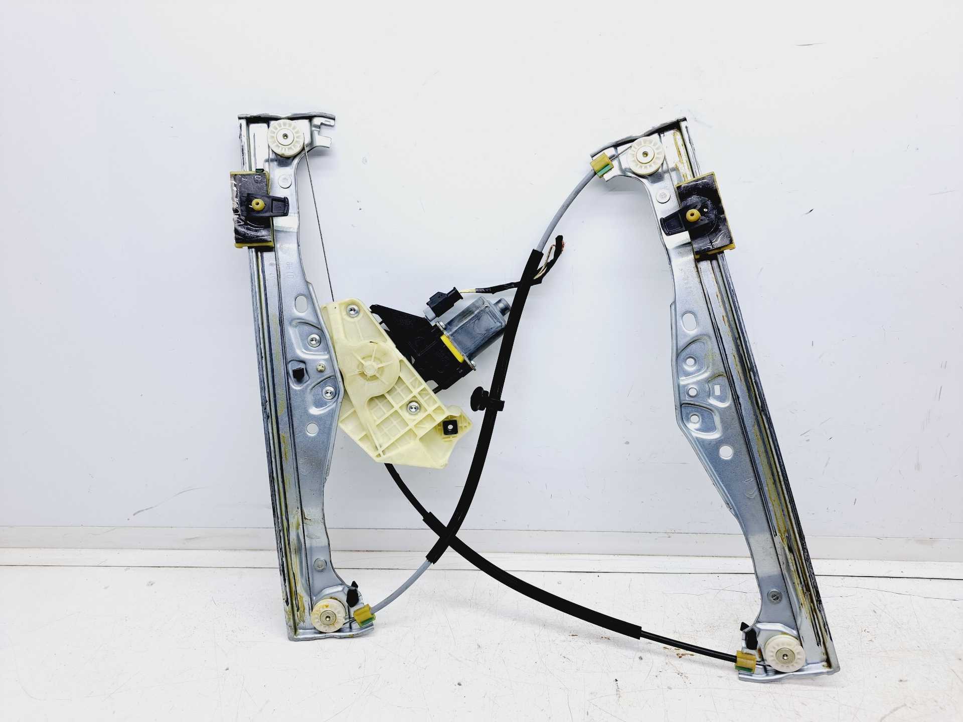 Recambio de elevalunas delantero derecho para citroën c4 cactus feel referencia OEM IAM 9674252480 0130822570 BOSCH