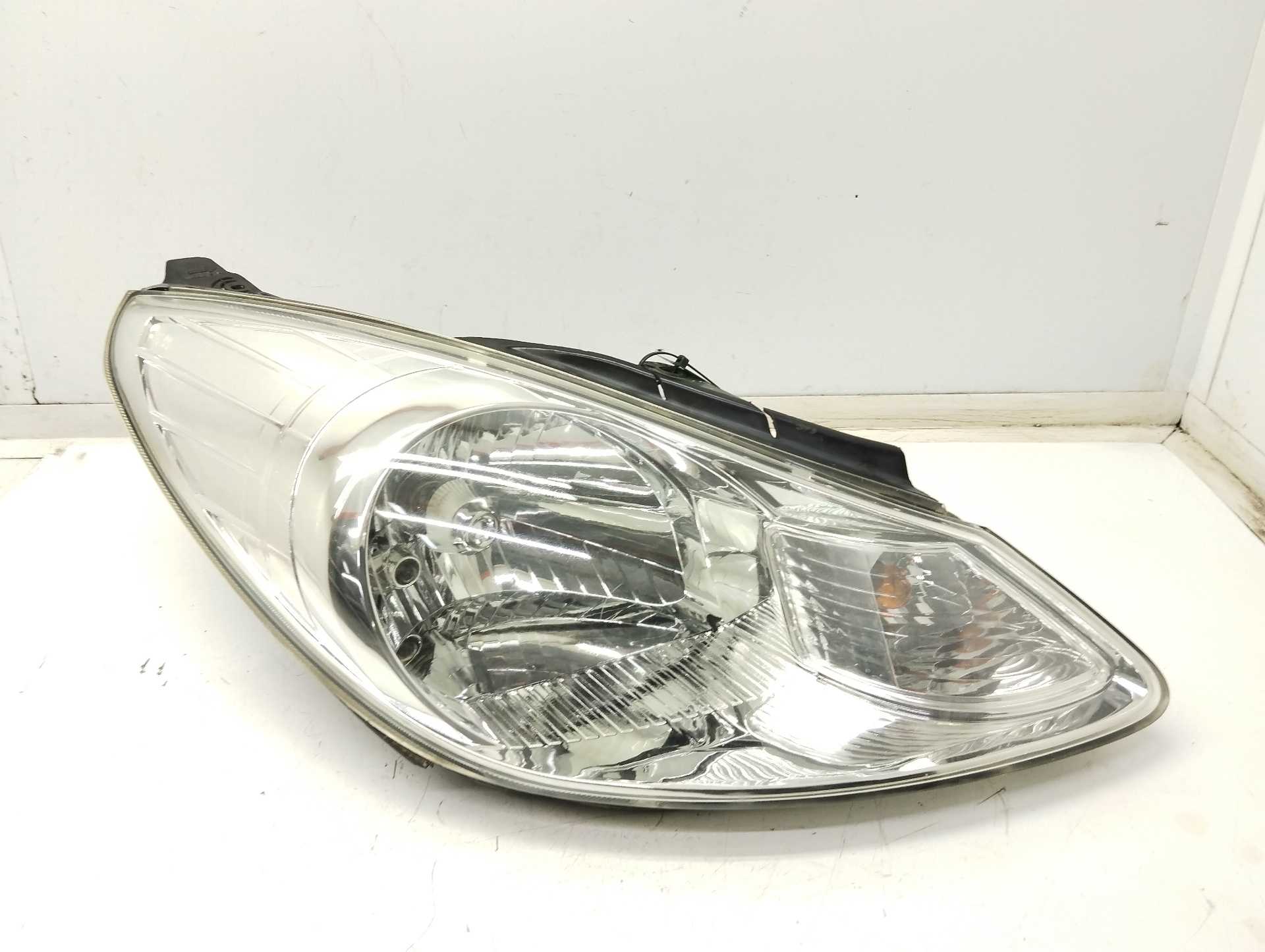 Recambio de faro derecho para hyundai i10 classic referencia OEM IAM 02A011A00  