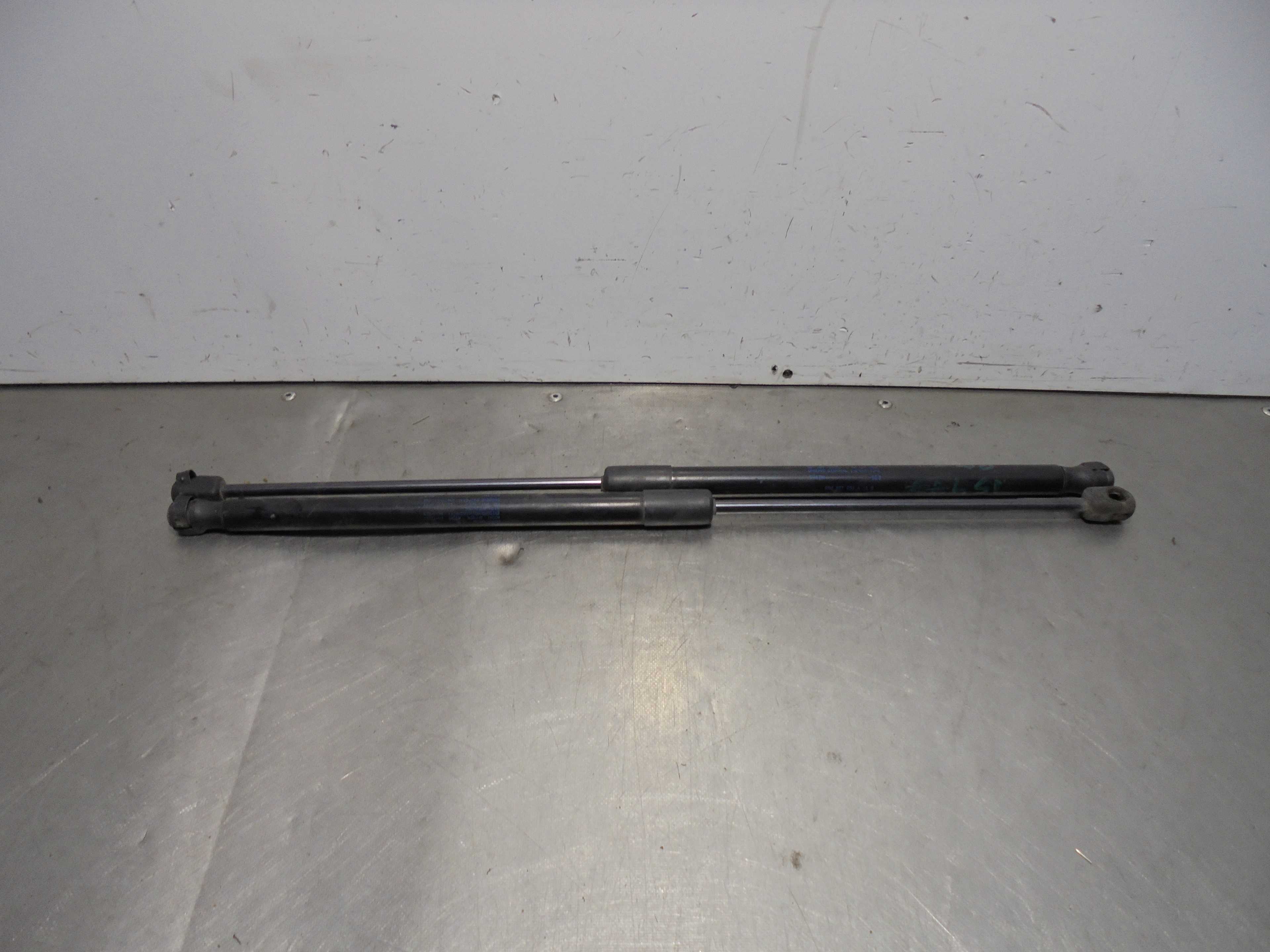 Recambio de amortiguadores maletero / porton para volkswagen polo (6r1) advance referencia OEM IAM 6R6827550A  