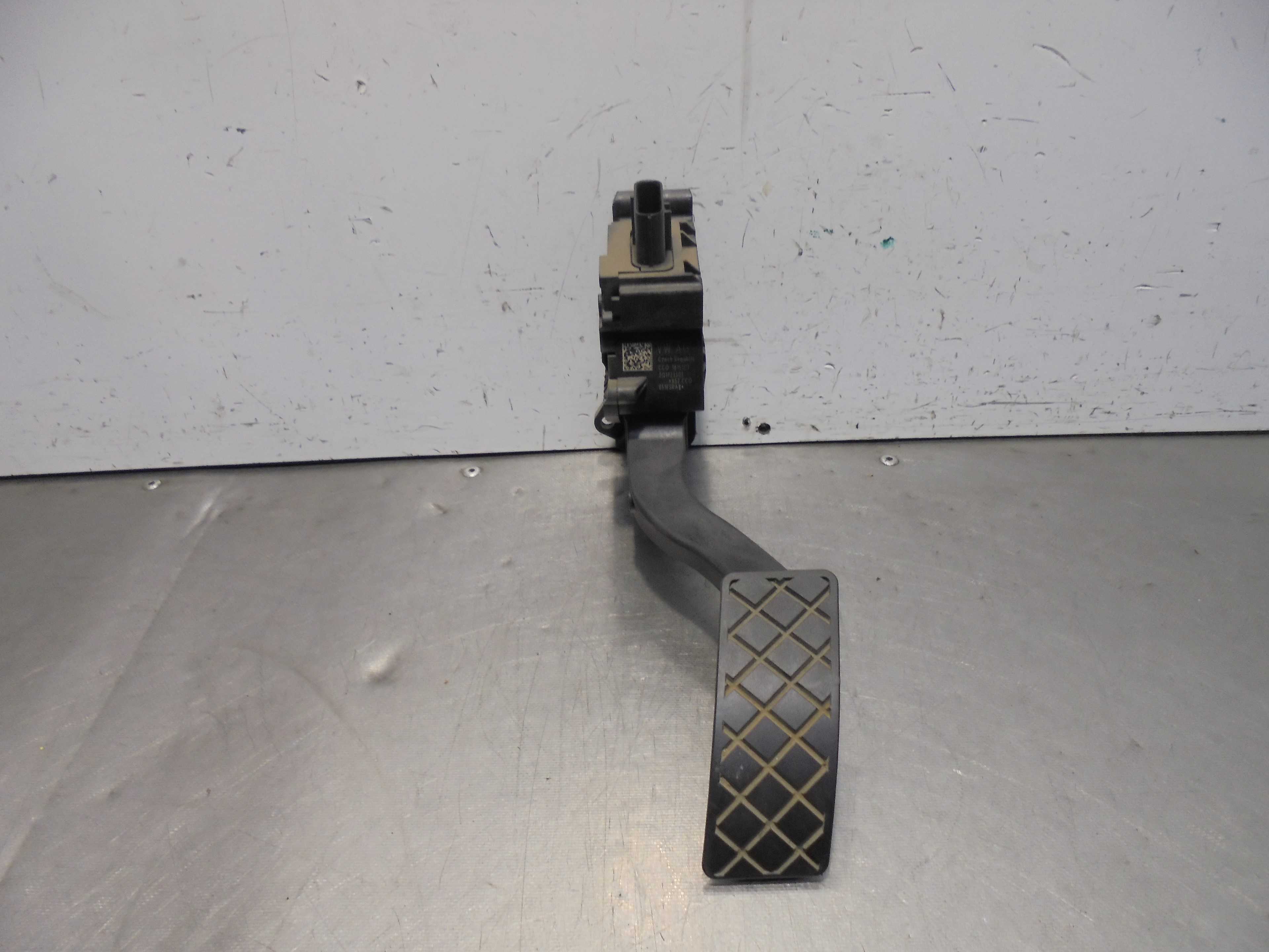 Recambio de pedal acelerador para seat arona fr referencia OEM IAM 2Q1723503  