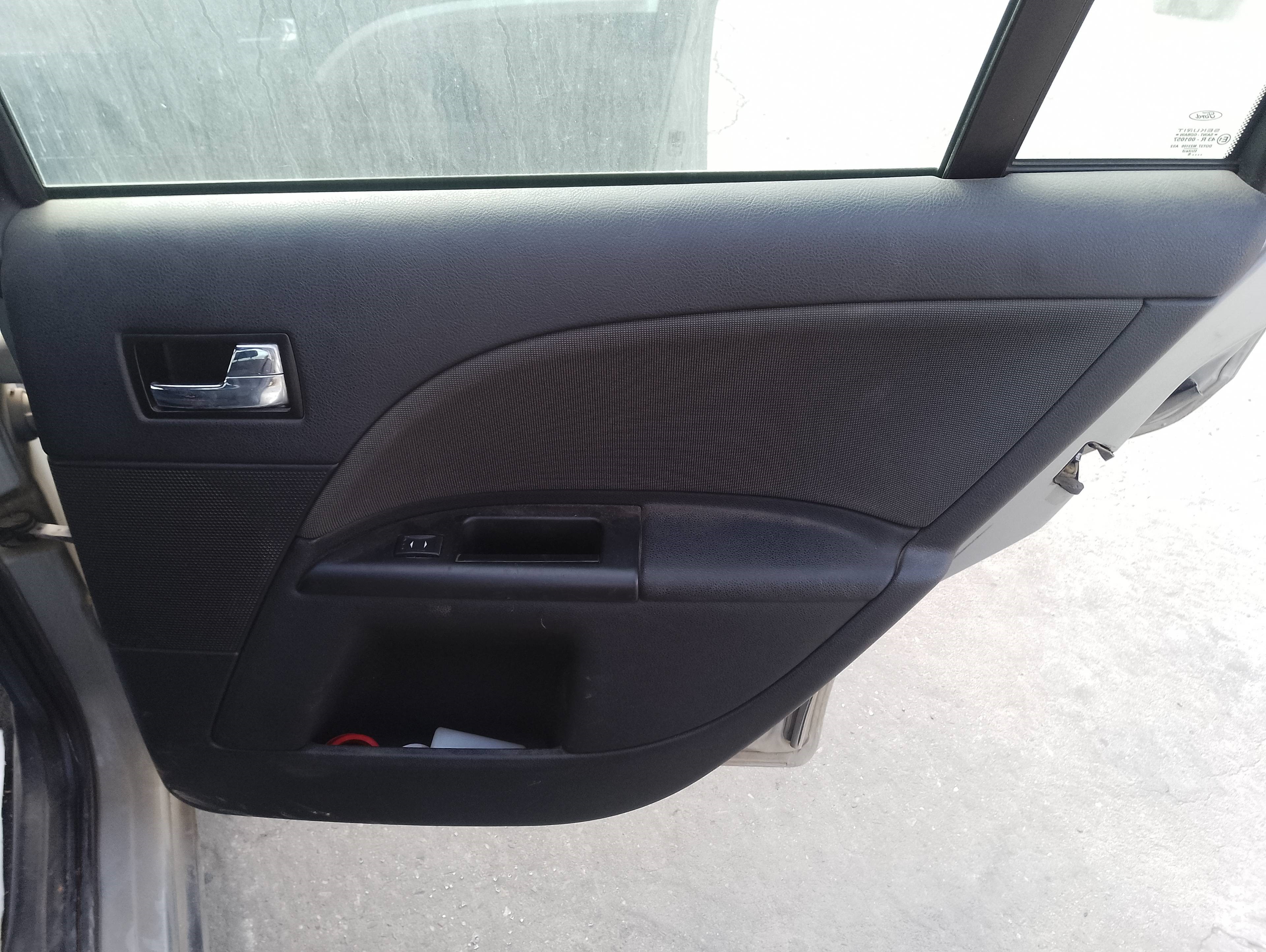 Recambio de guarnecido puerta trasera derecha para ford mondeo berlina (ge) ambiente referencia OEM IAM   
