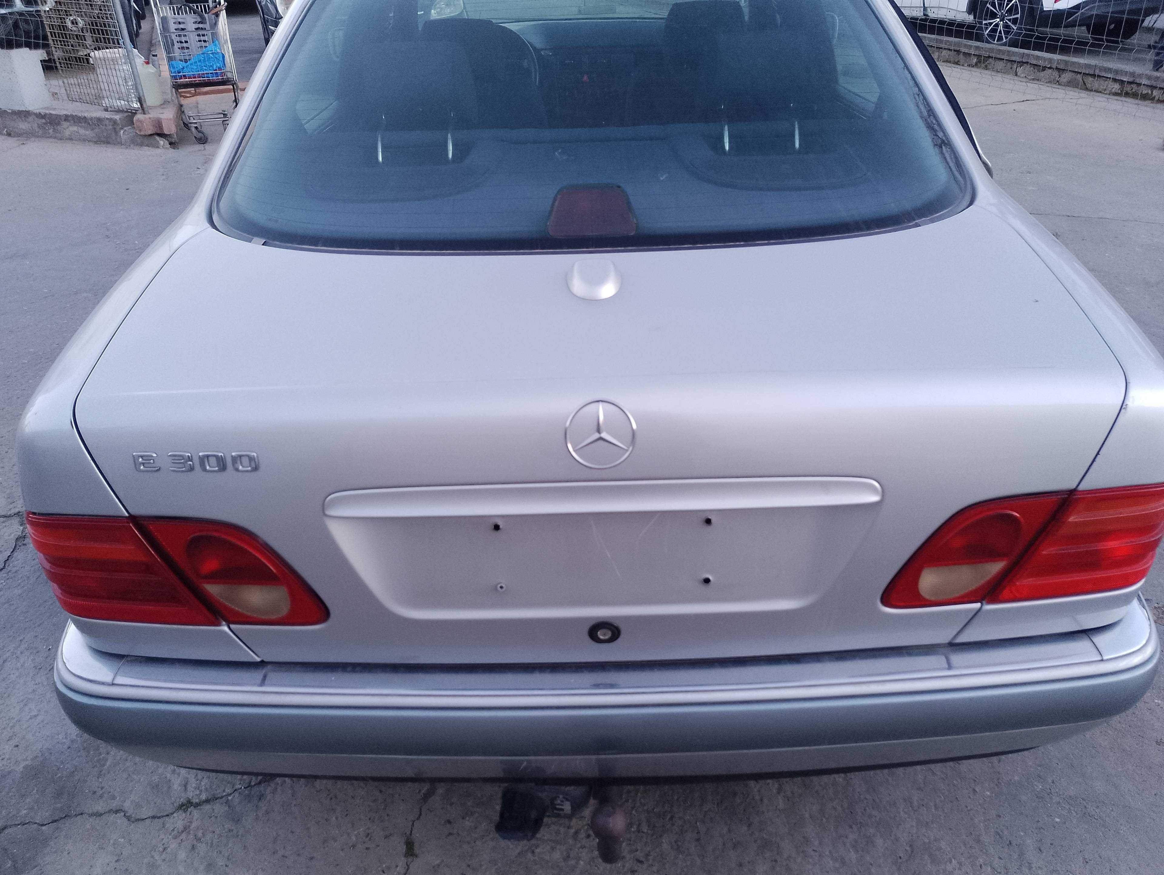Recambio de tapa maletero para mercedes-benz clase e (w210) berlina diesel 300 turbodiesel (210.025) referencia OEM IAM   