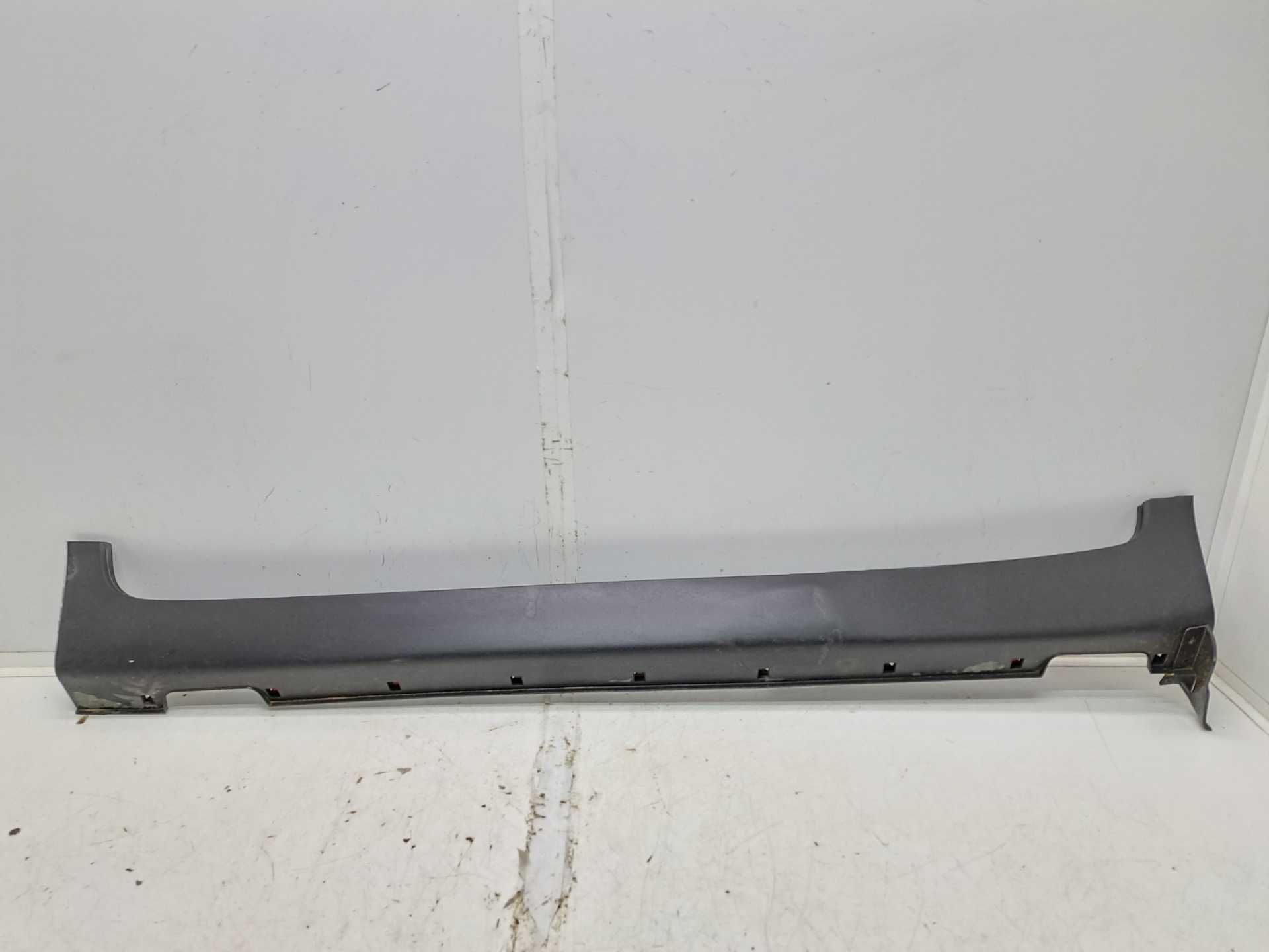 Recambio de faldon lateral para kia sportage business 2wd referencia OEM IAM 877513U000  