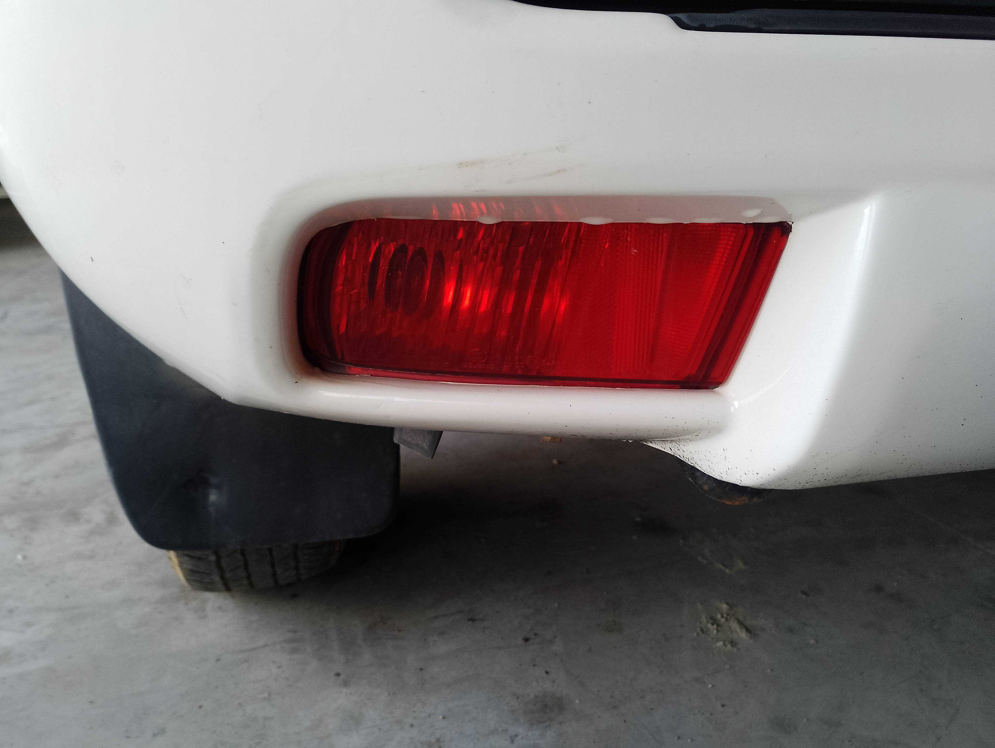 Recambio de faro antiniebla trasero izquierdo para toyota land cruiser (j15) basis referencia OEM IAM   
