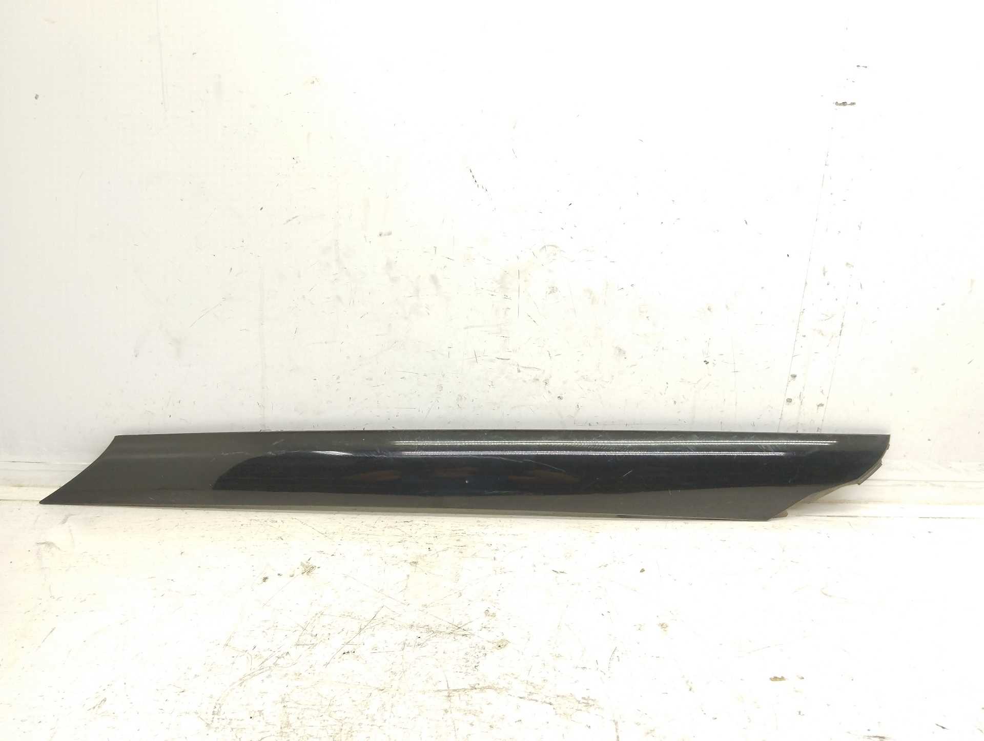 Recambio de molduras delanteras para ssangyong tivoli crystal 4x2 referencia OEM IAM 7922035010  